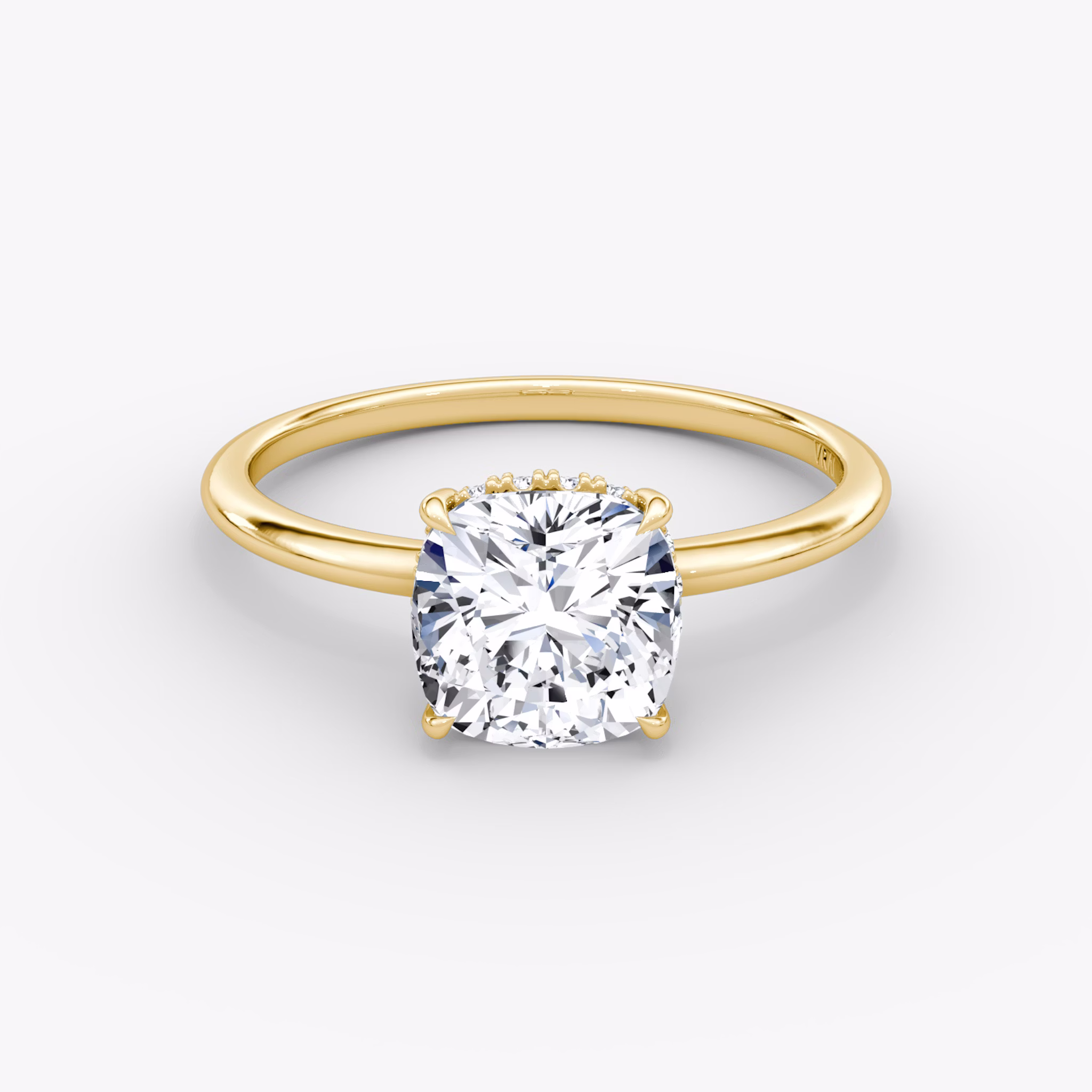 Anillo de compromiso Signature | Cojín | 18k | Oro amarillo | bandAccent: Simple | bandWidth: standard | hiddenHalo: yes | diamondOrientation: horizontal | caratWeight: other