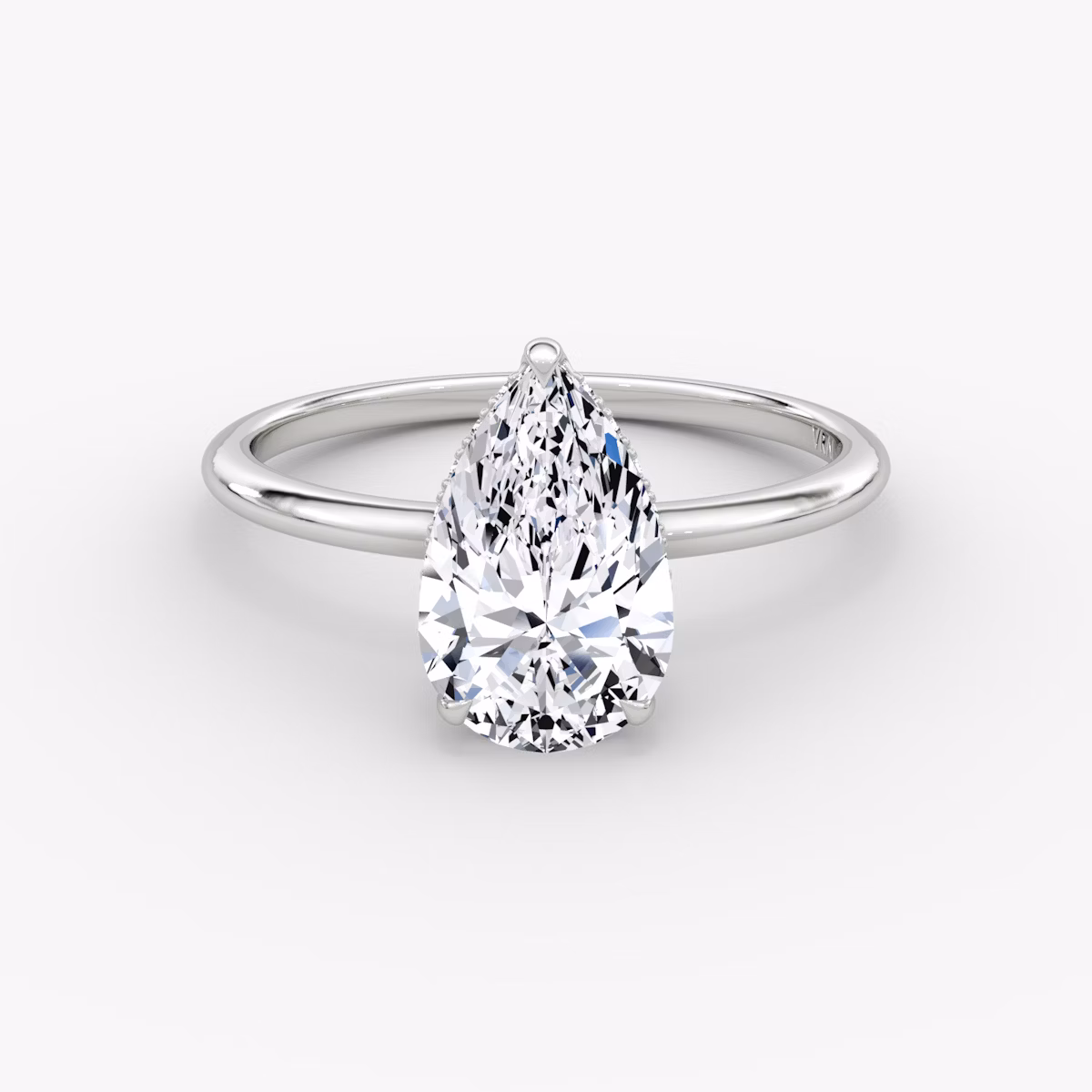 Anillo de compromiso Signature | Pera | Platino | bandAccent: Simple | bandWidth: standard | hiddenHalo: yes | diamondOrientation: vertical | caratWeight: other