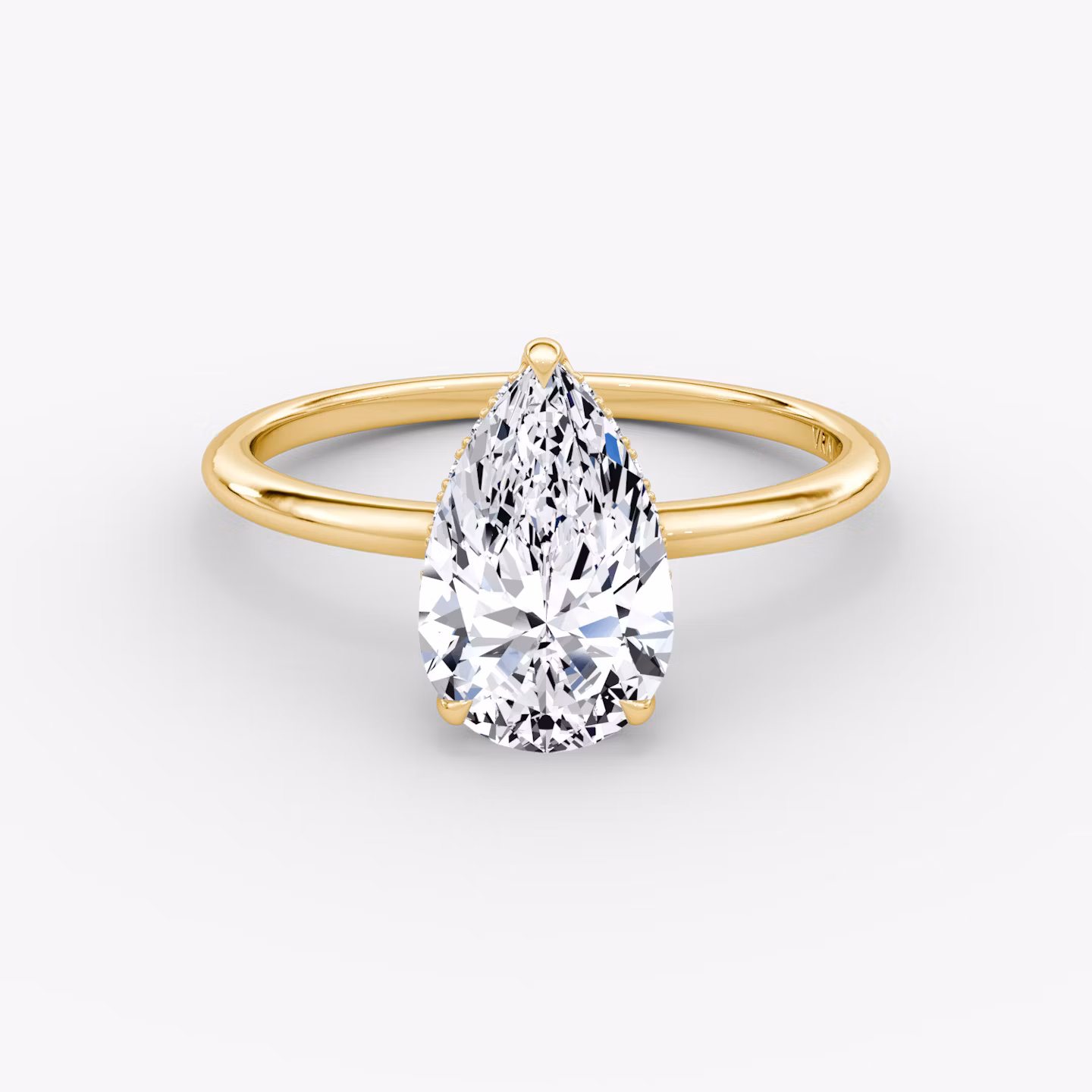 Anillo de compromiso Signature | Pera | 18k | Oro amarillo | bandAccent: Simple | bandWidth: standard | hiddenHalo: yes | diamondOrientation: vertical | caratWeight: other
