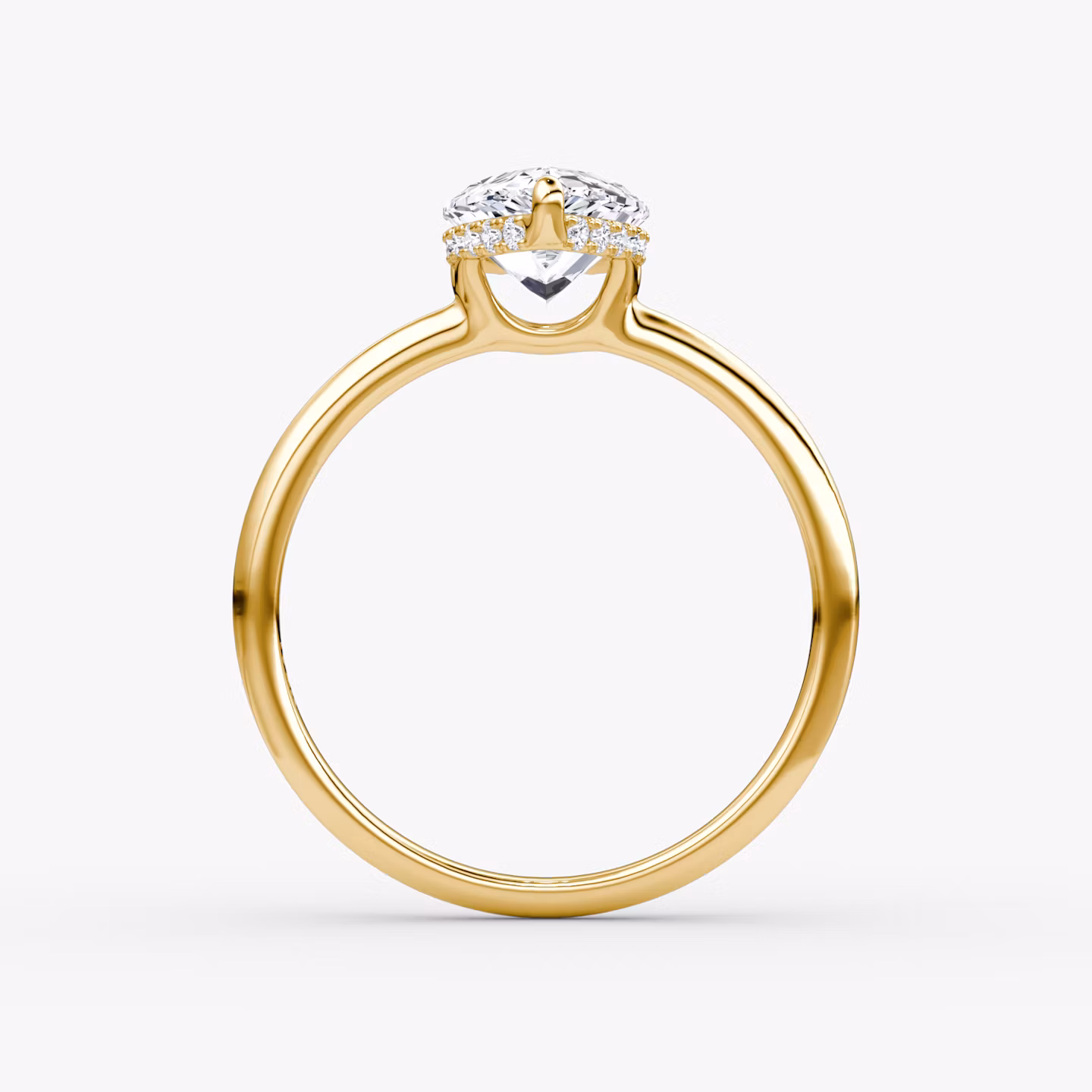 Anillo de compromiso Signature | Pera | 18k | Oro amarillo | bandAccent: Simple | bandWidth: standard | hiddenHalo: yes | diamondOrientation: vertical | caratWeight: other