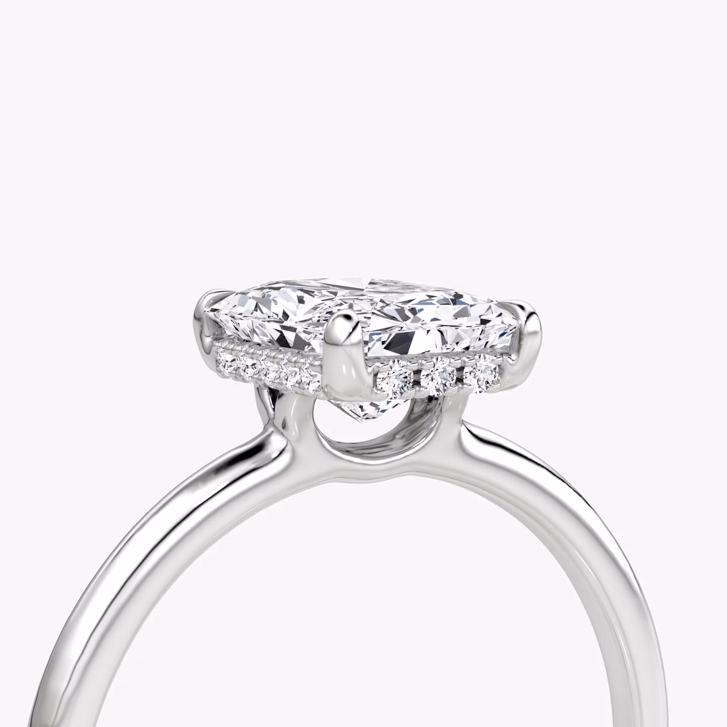 Anillo de compromiso Signature | Radiante | Platino | bandAccent: Simple | bandWidth: standard | hiddenHalo: yes | diamondOrientation: vertical | caratWeight: other