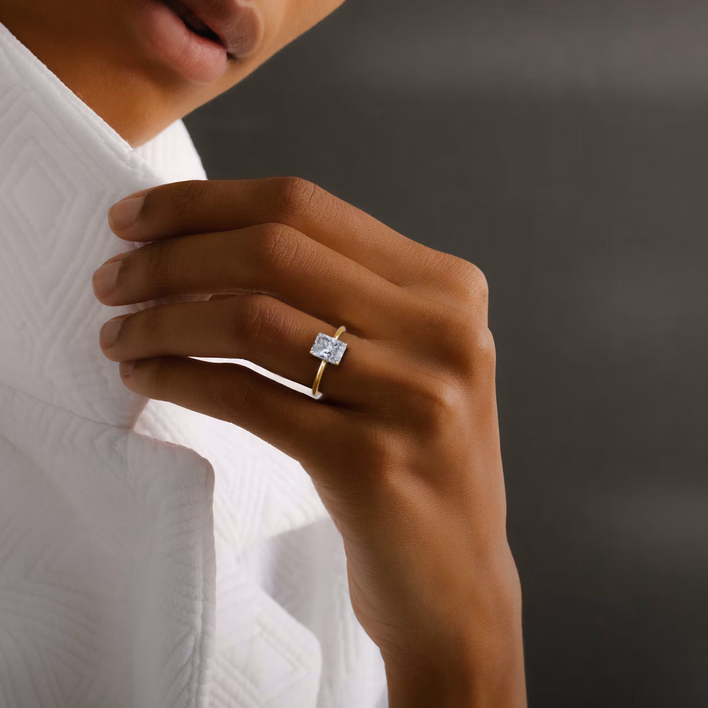 The Signature | Radiant | 18k | Yellow Gold | bandAccent: Plain | bandWidth: standard | hiddenHalo: yes | diamondOrientation: vertical | caratWeight: other