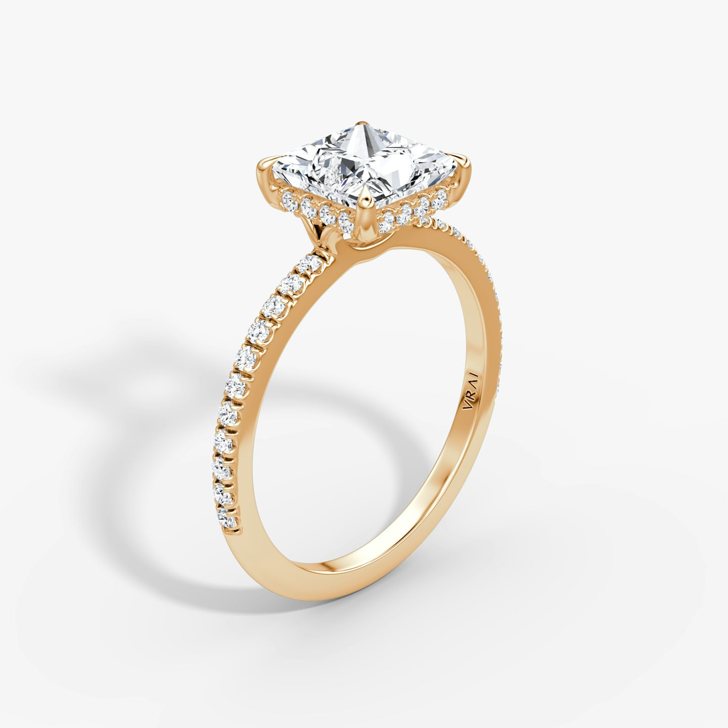 Anillo de compromiso Signature | Princesa | 14k | Oro rosa | bandAccent: Pavé | bandWidth: standard | hiddenHalo: yes | diamondOrientation: horizontal | caratWeight: other