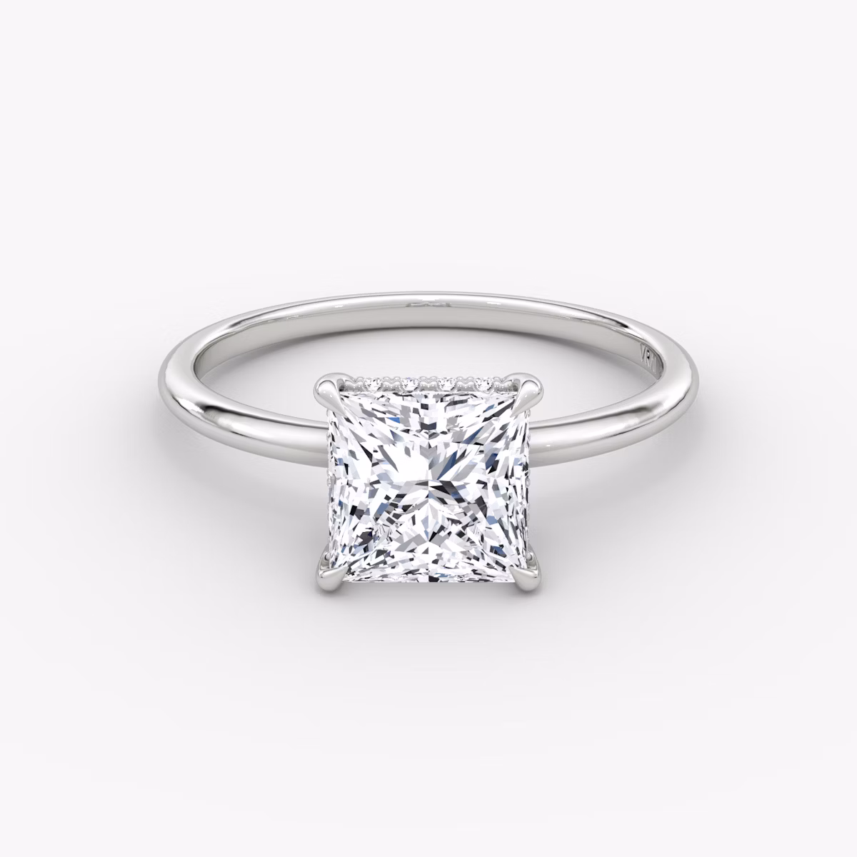 Anillo de compromiso Signature | Princesa | 18k | Oro blanco | bandAccent: Simple | bandWidth: standard | hiddenHalo: yes | diamondOrientation: horizontal | caratWeight: other