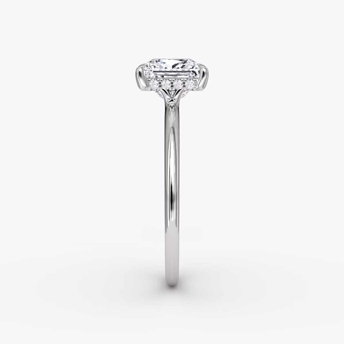 Anillo de compromiso Signature | Princesa | 18k | Oro blanco | bandAccent: Simple | bandWidth: standard | hiddenHalo: yes | diamondOrientation: horizontal | caratWeight: other