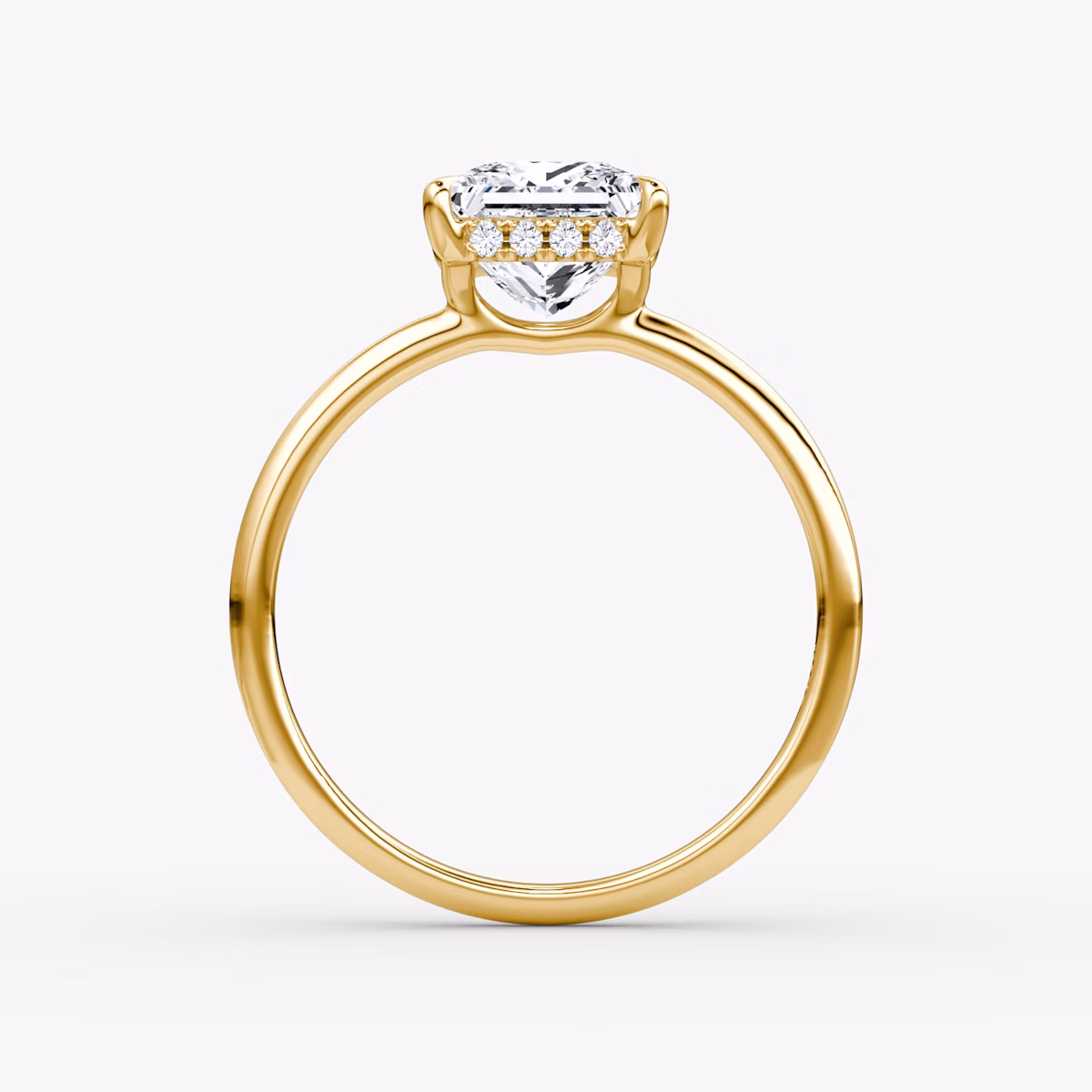 Anillo de compromiso Signature | Princesa | 18k | Oro amarillo | bandAccent: Simple | bandWidth: standard | hiddenHalo: yes | diamondOrientation: horizontal | caratWeight: other