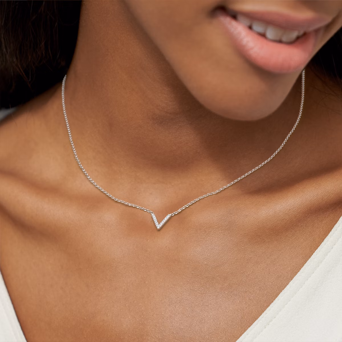VRAI V Pavé Necklace | Round Brilliant | 14k | White Gold | chainLength: 16-18
