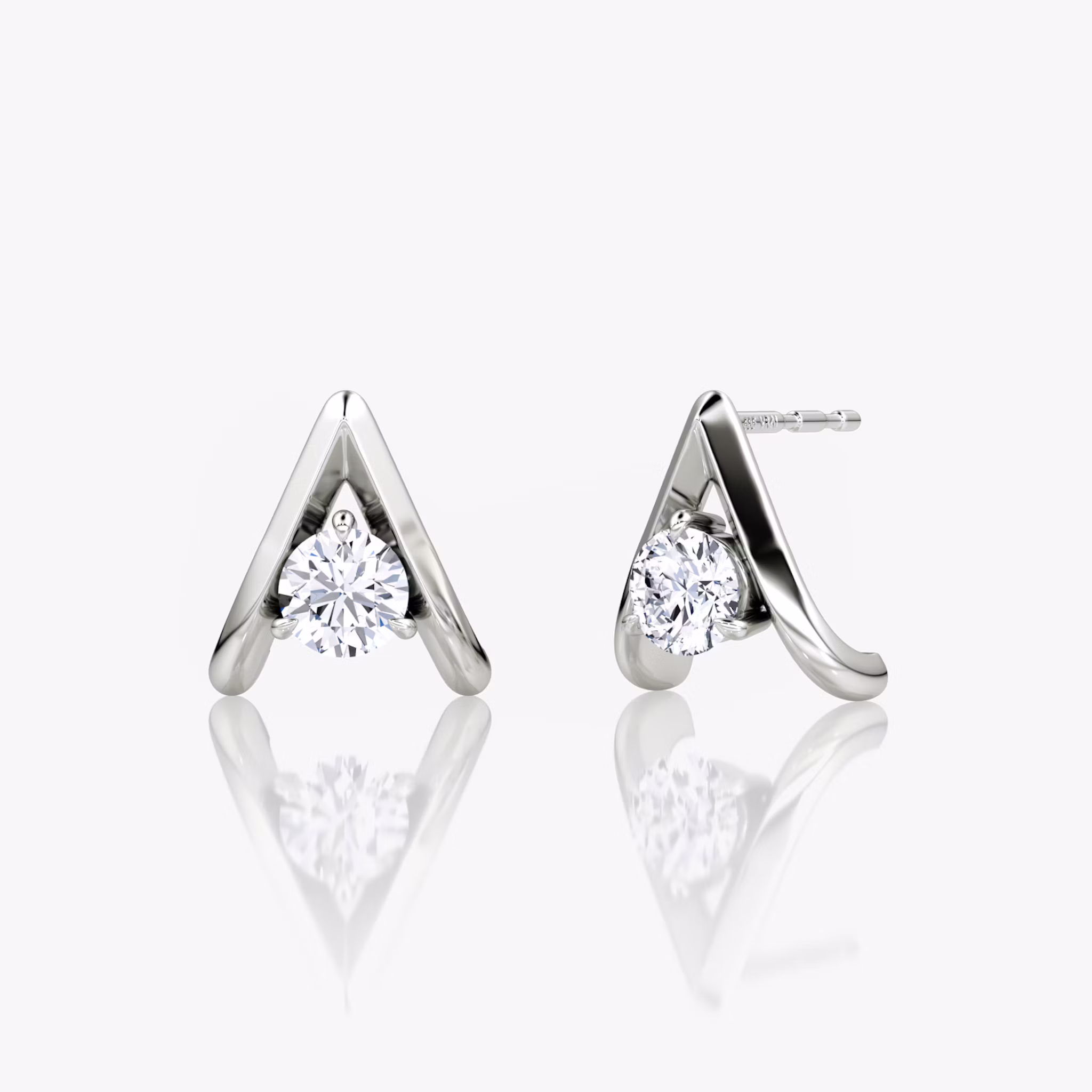 VRAI Reversed V Stud Round Brilliant | White Gold