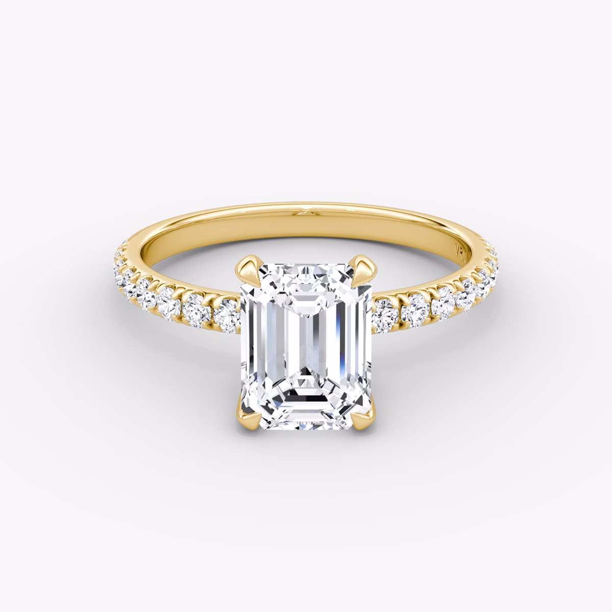 Anillo de compromiso Classic | Esmeralda | 18k | Oro amarillo | bandAccent: Pavé | bandWidth: large | diamondOrientation: vertical | caratWeight: other