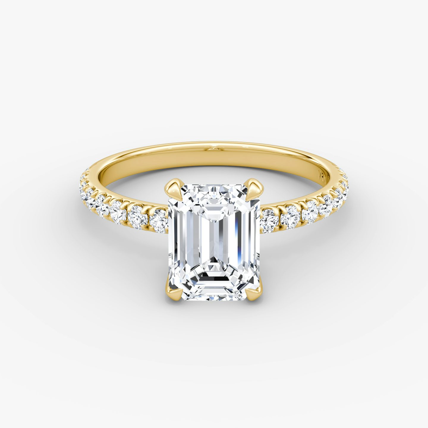 Anillo de compromiso Classic | Esmeralda | 18k | Oro amarillo | bandAccent: Pavé | bandWidth: large | diamondOrientation: vertical | caratWeight: other