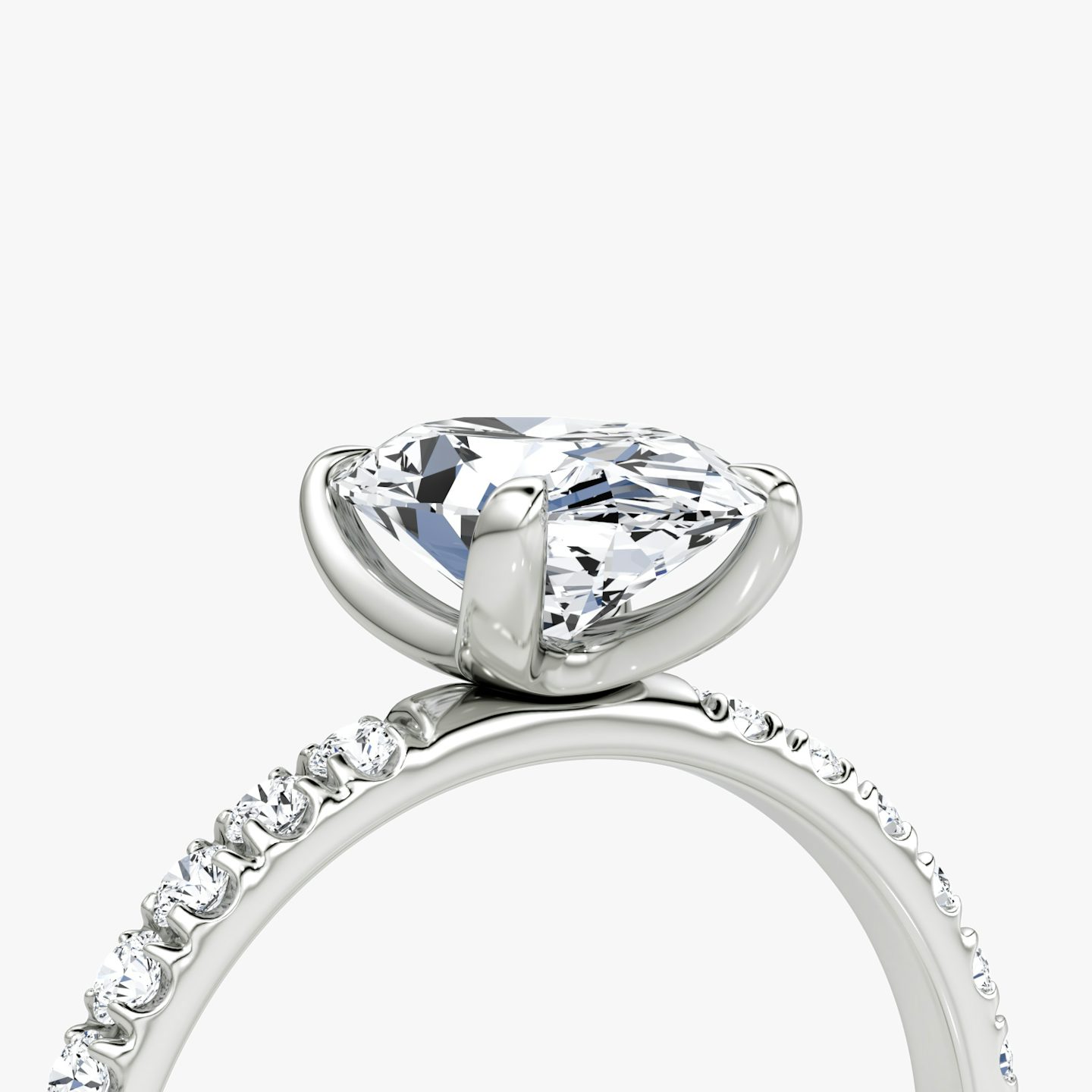 Anillo de compromiso Classic | Oval | Platino | bandAccent: Pavé | bandWidth: large | diamondOrientation: vertical | caratWeight: other