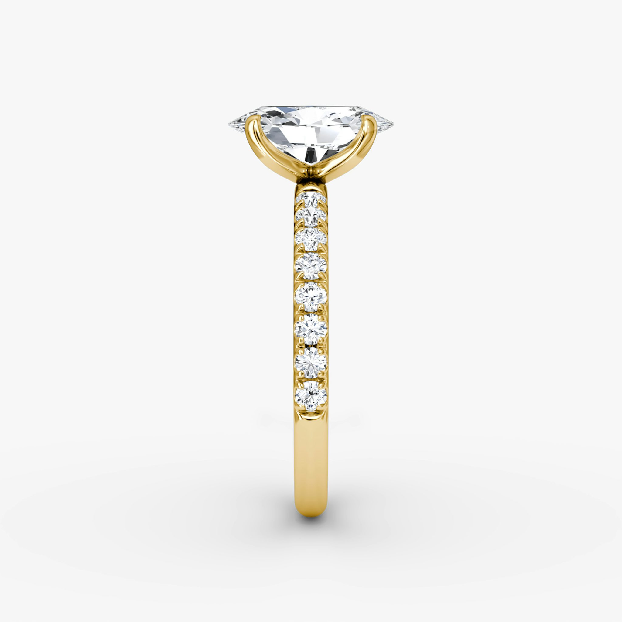 The Classic | Oval | 18k | Yellow Gold | bandAccent: Pavé | bandWidth: large | diamondOrientation: vertical | caratWeight: other