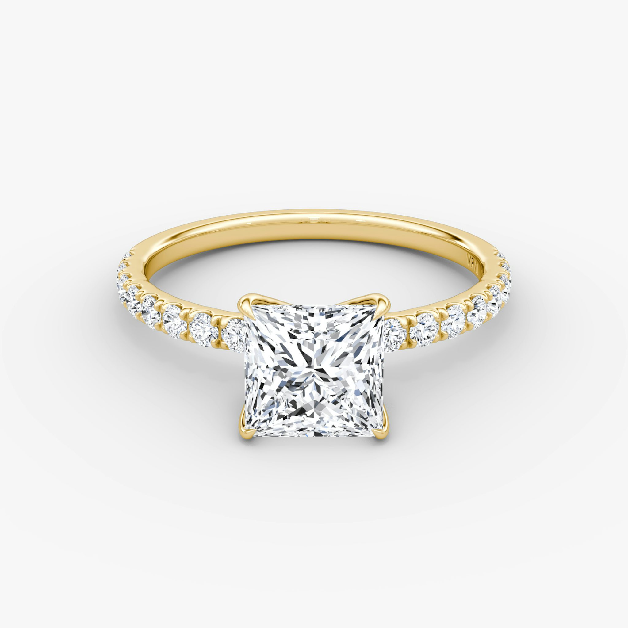 V | Princesa | 18k | Oro amarillo | bandAccent: Pavé | diamondOrientation: vertical | caratWeight: other