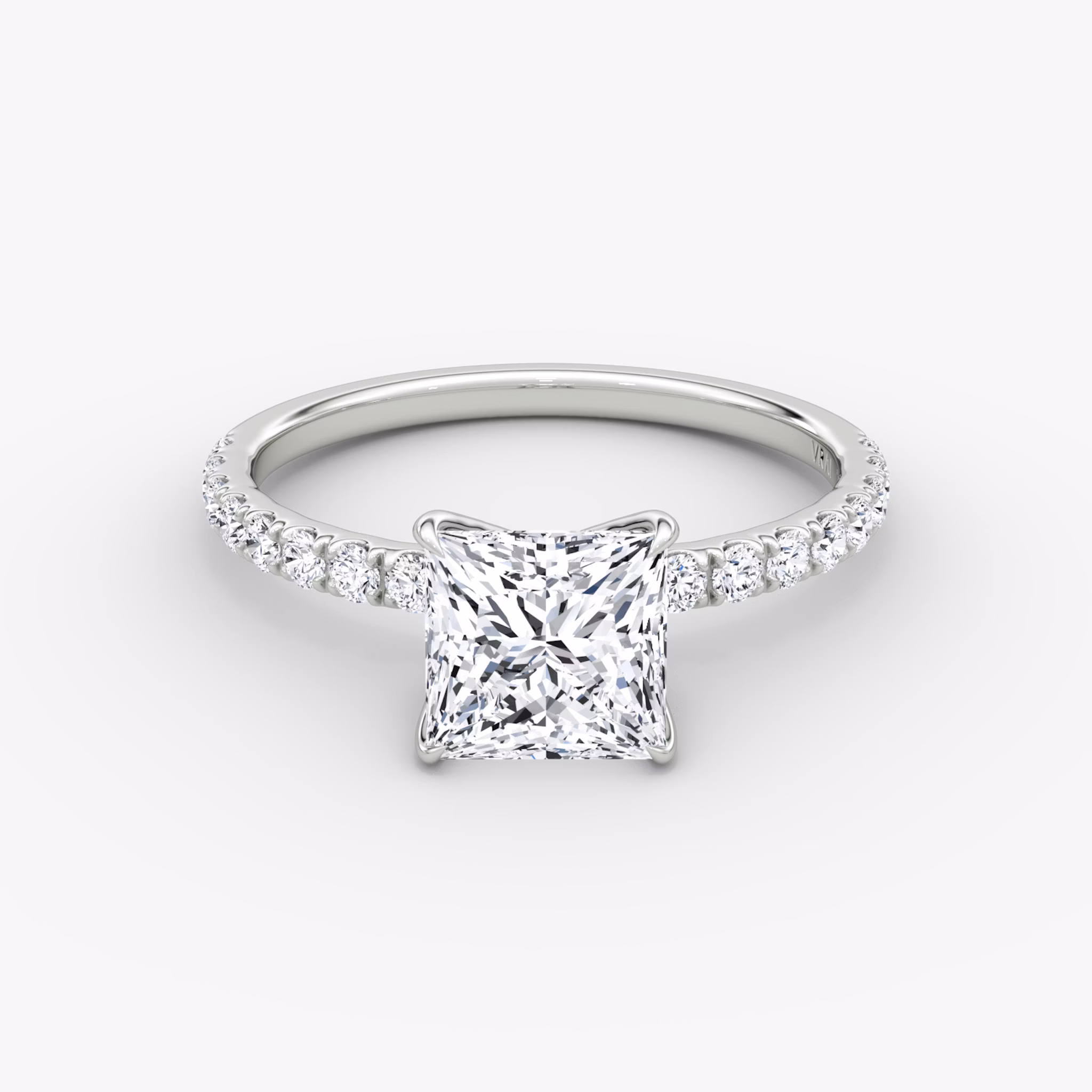 V | Princesa | Platino | bandAccent: Pavé | diamondOrientation: vertical | caratWeight: other