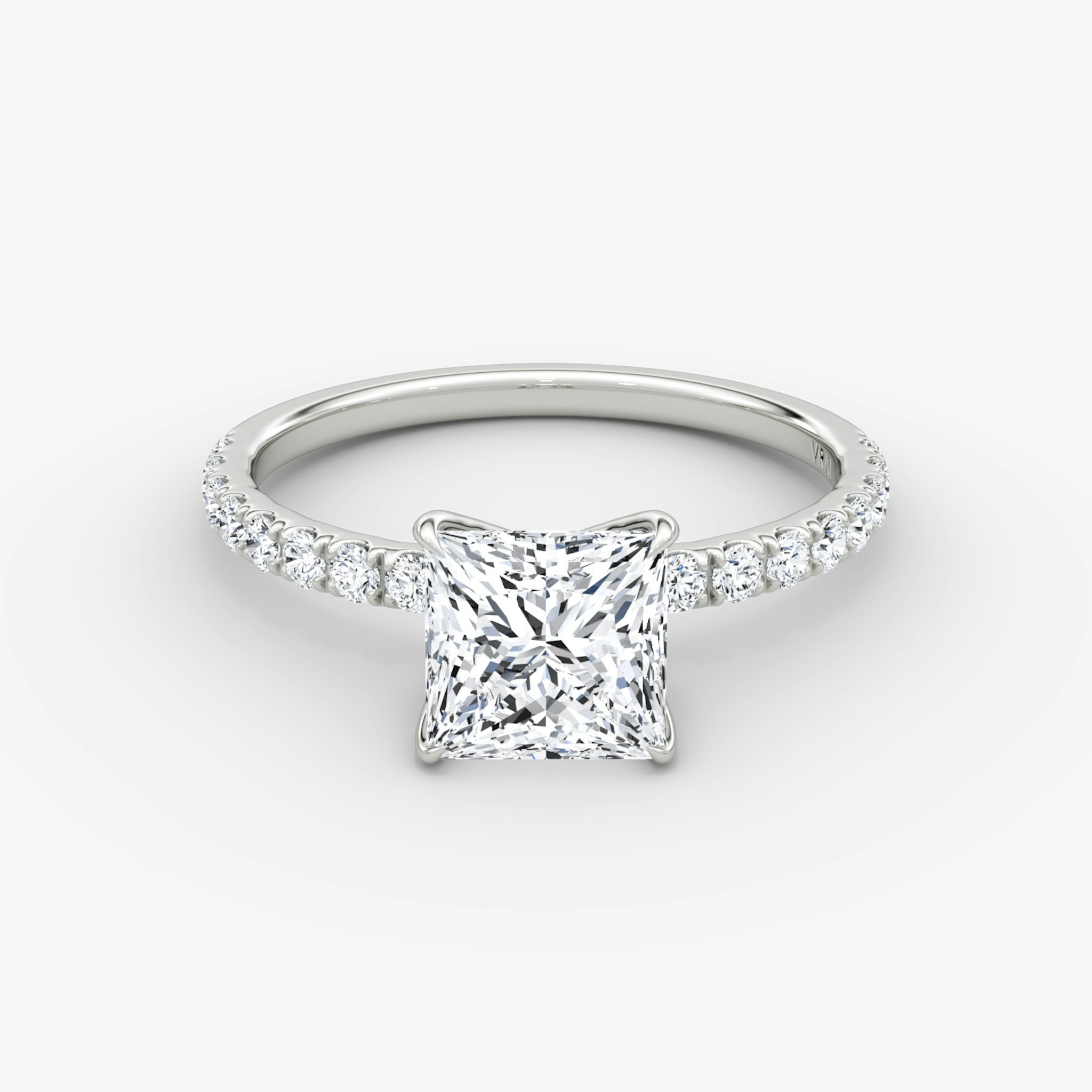 V | Princesa | Platino | bandAccent: Pavé | diamondOrientation: vertical | caratWeight: other