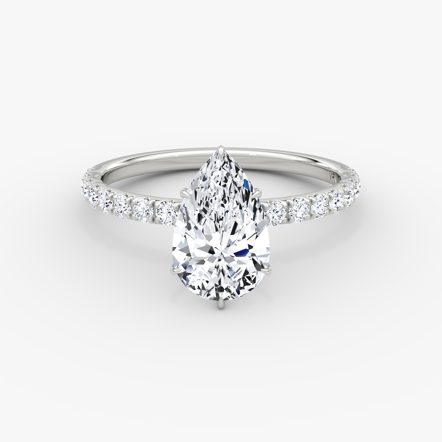 V | Pera | 18k | Oro blanco | bandAccent: Pavé | diamondOrientation: vertical | caratWeight: other