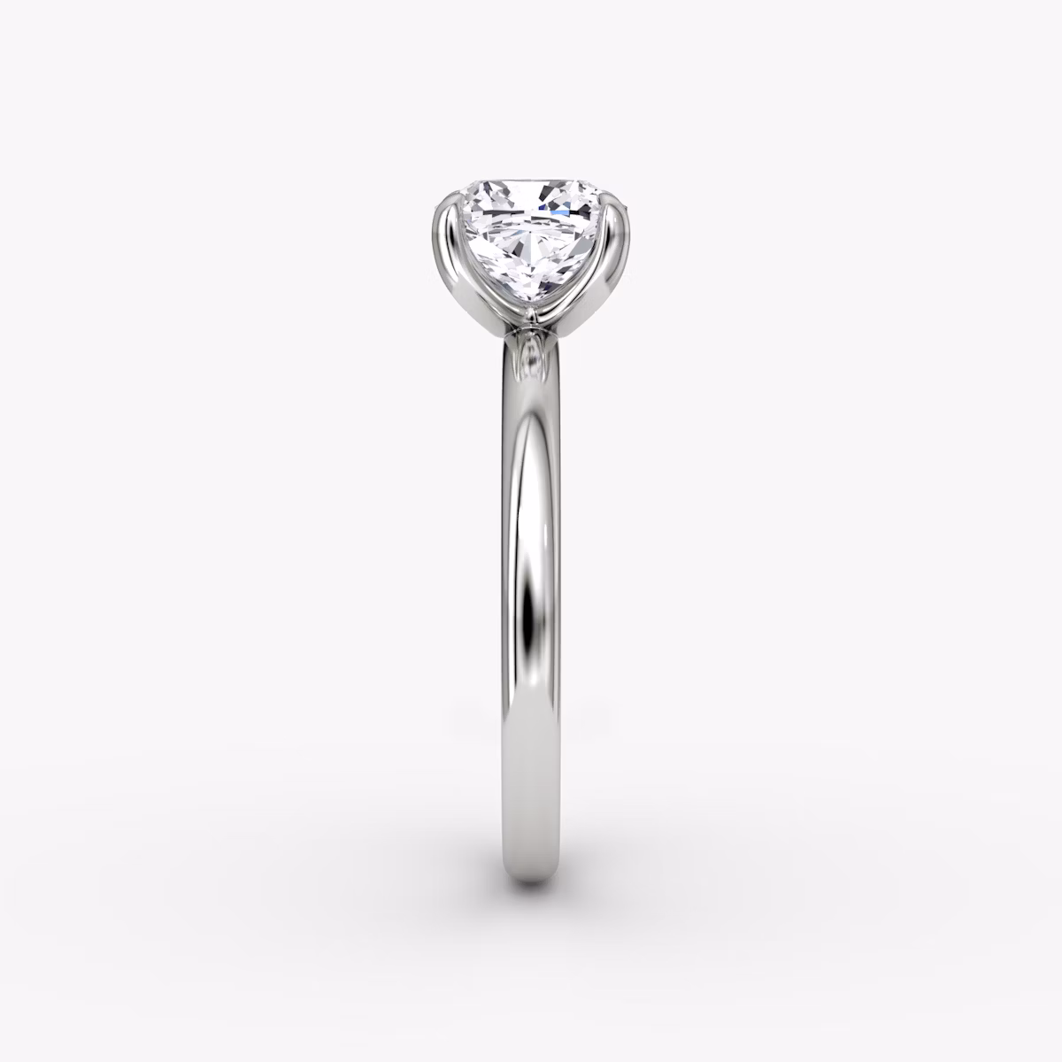 Anillo de compromiso Classic | Cojín | Platino | bandAccent: Simple | bandWidth: large | diamondOrientation: vertical | caratWeight: other