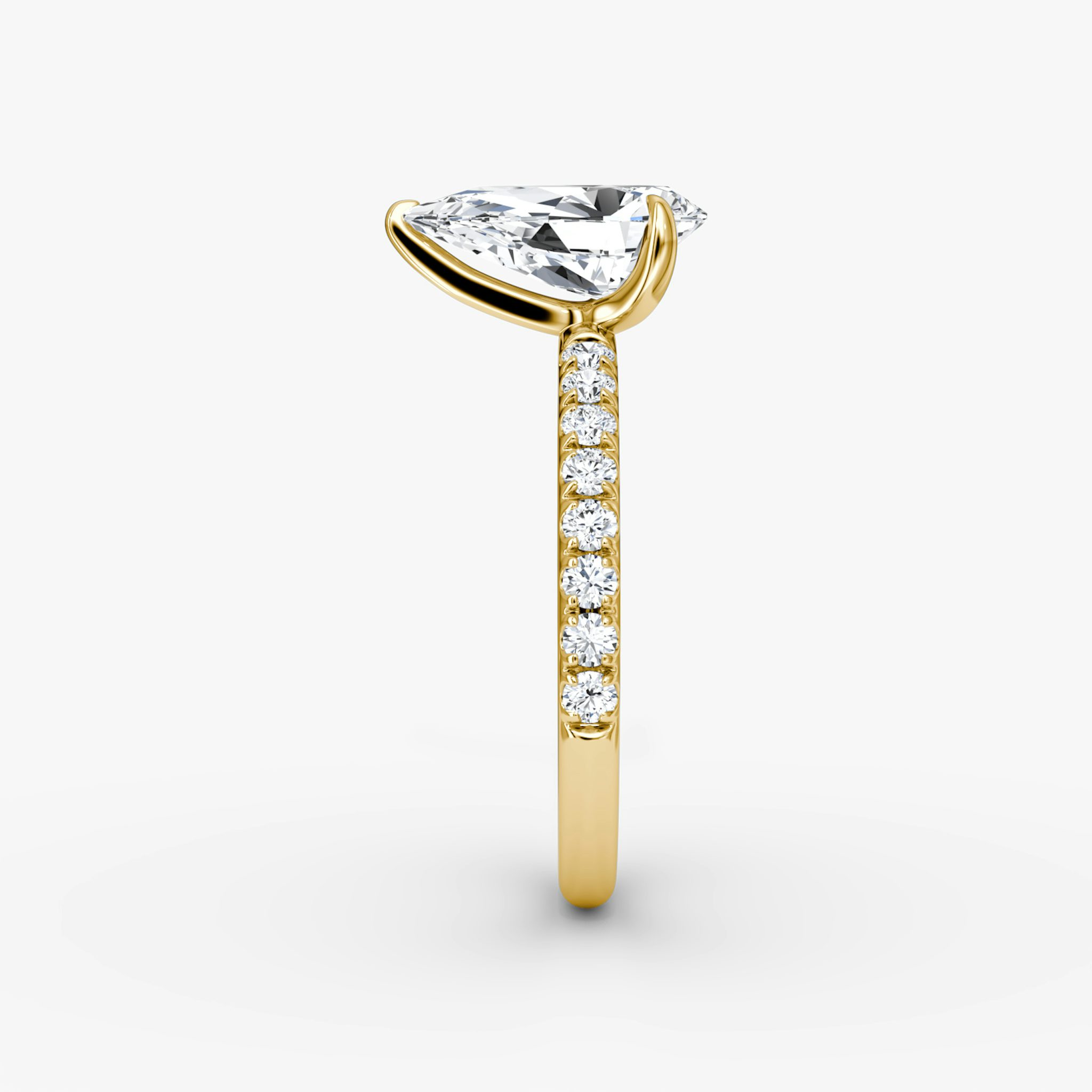 The Classic | Pear | 18k | Yellow Gold | bandAccent: Pavé | bandWidth: large | diamondOrientation: vertical | caratWeight: other