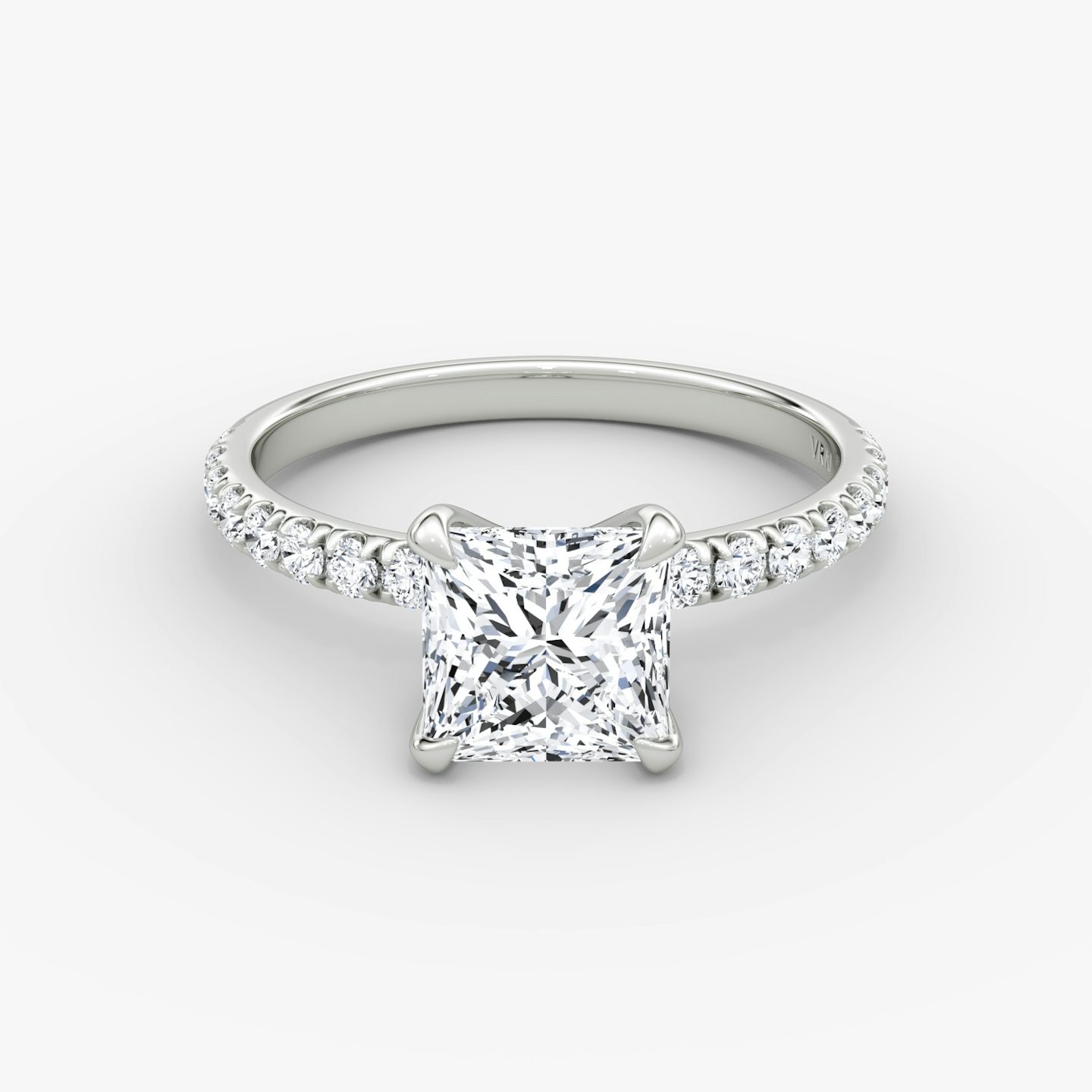 Classic | Princess | 18k | Weißgold | bandAccent: Mit Pavé-Besatz | bandWidth: large | diamondOrientation: vertical | caratWeight: other