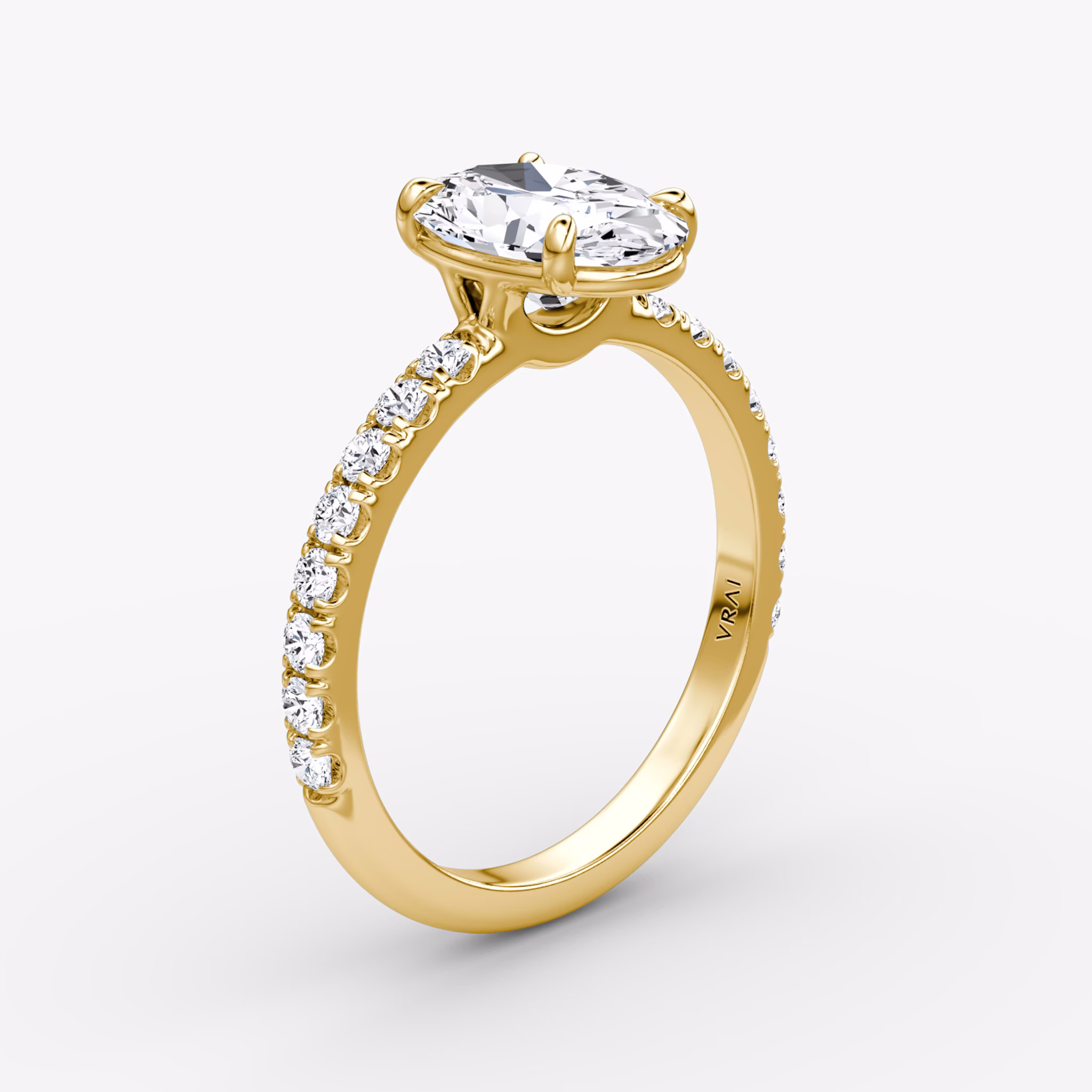 The Signature | Oval | 18k | Yellow Gold | bandAccent: Pavé | bandWidth: large | hiddenHalo: no | diamondOrientation: vertical | caratWeight: other