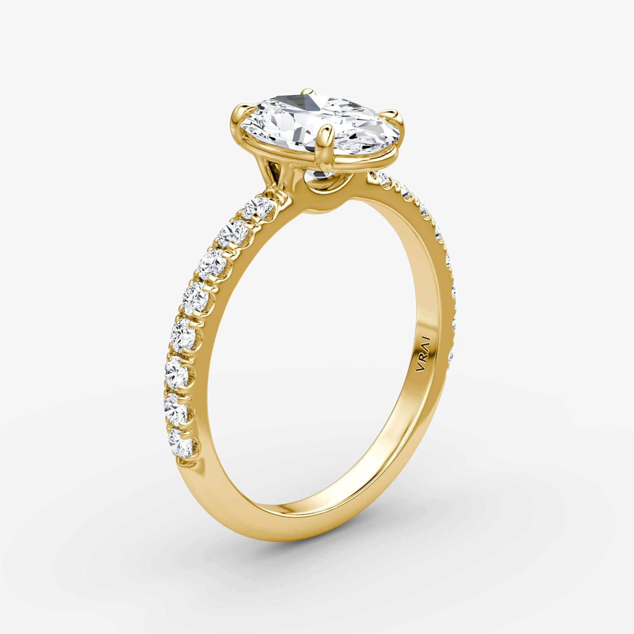 The Signature | Oval | 18k | Yellow Gold | bandAccent: Pavé | bandWidth: large | hiddenHalo: no | diamondOrientation: vertical | caratWeight: other
