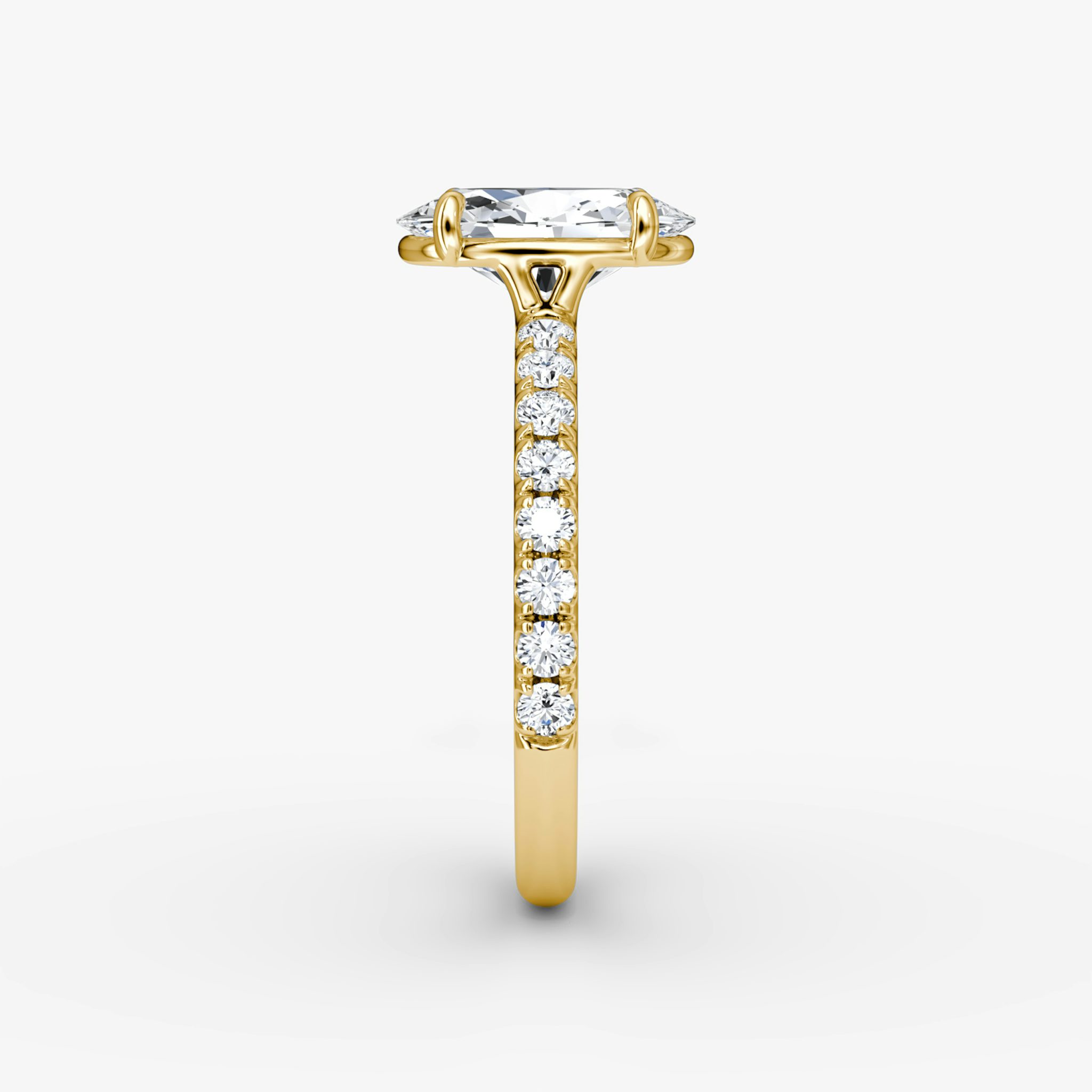 The Signature | Oval | 18k | Yellow Gold | bandAccent: Pavé | bandWidth: large | hiddenHalo: no | diamondOrientation: vertical | caratWeight: other