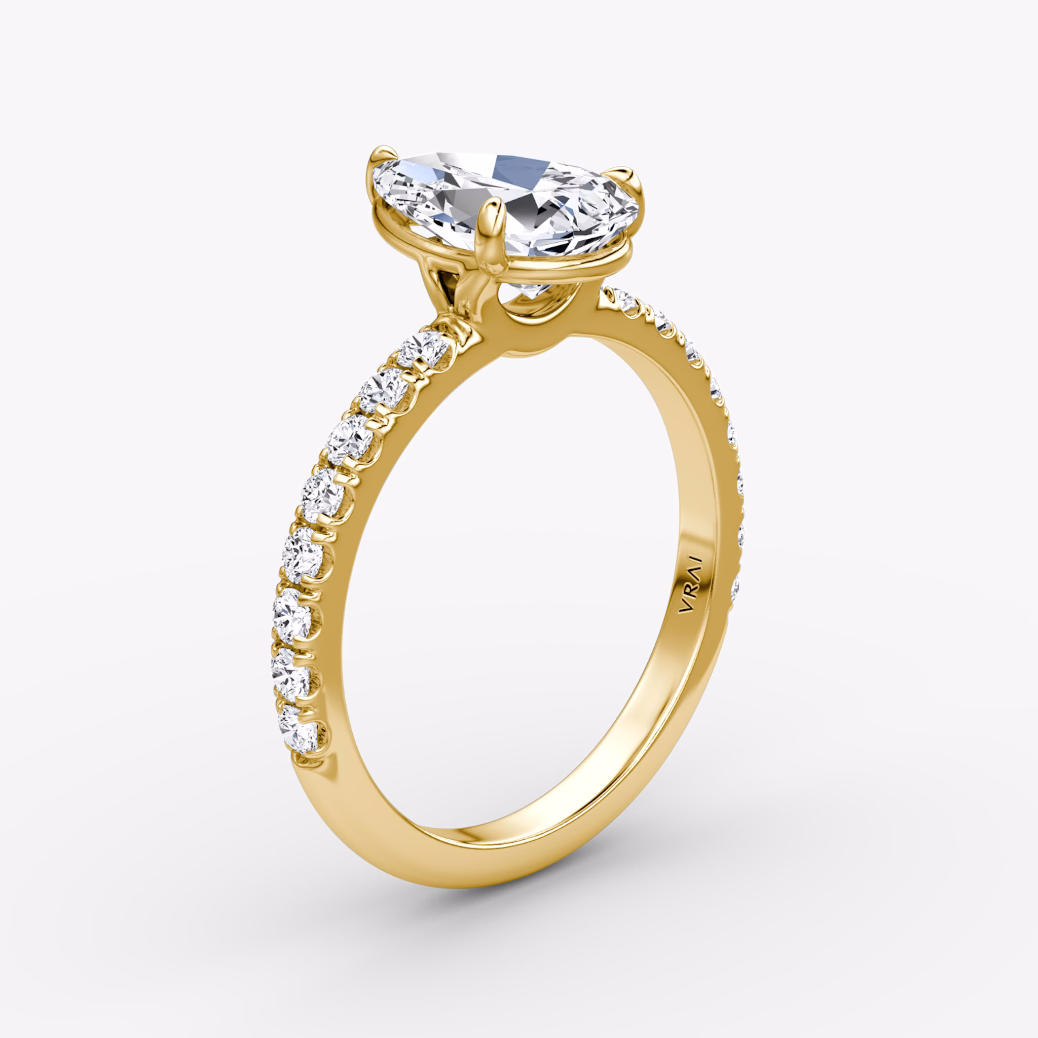The Signature | Pear | 18k | Yellow Gold | bandAccent: Pavé | bandWidth: large | hiddenHalo: no | diamondOrientation: vertical | caratWeight: other