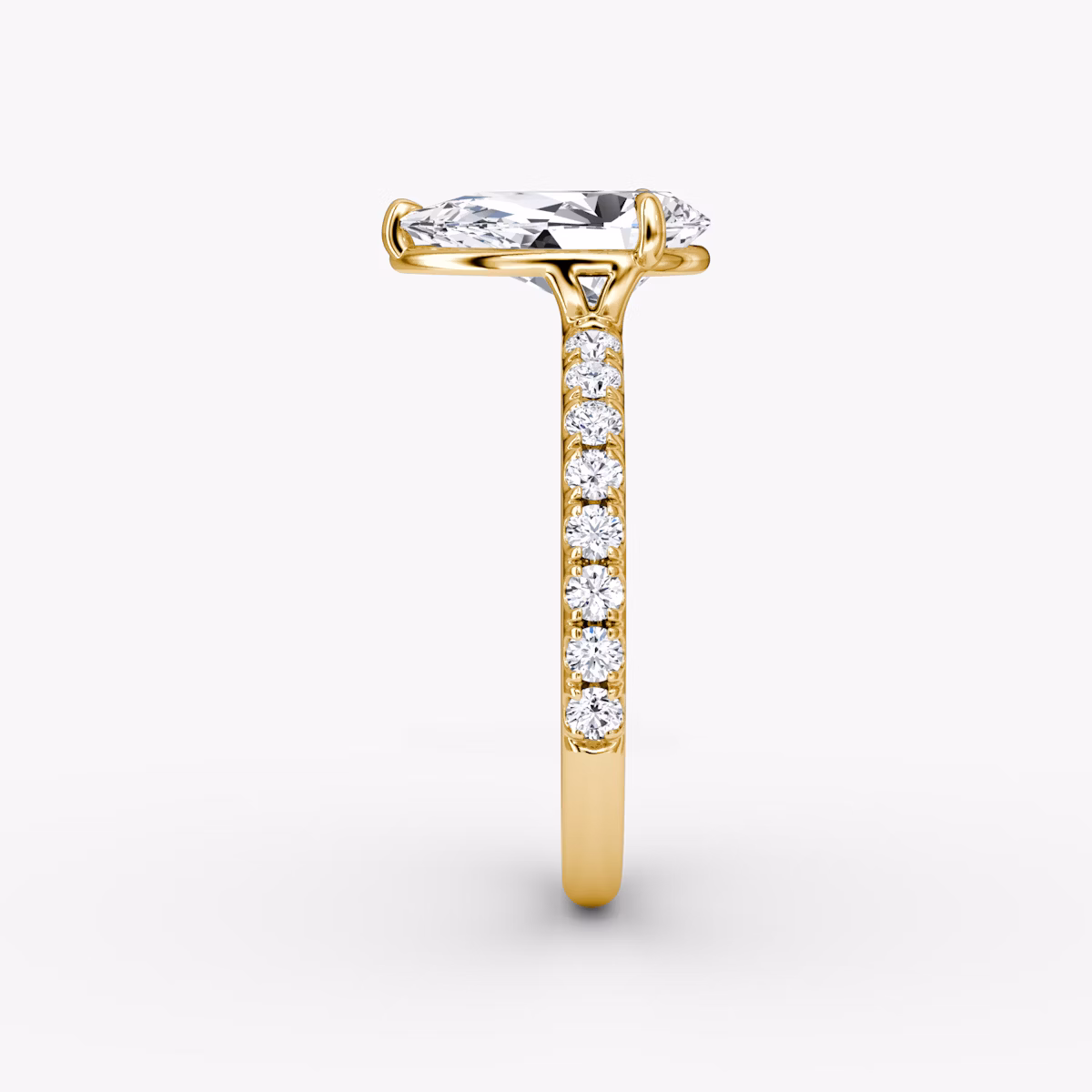 The Signature | Pear | 18k | Yellow Gold | bandAccent: Pavé | bandWidth: large | hiddenHalo: no | diamondOrientation: vertical | caratWeight: other