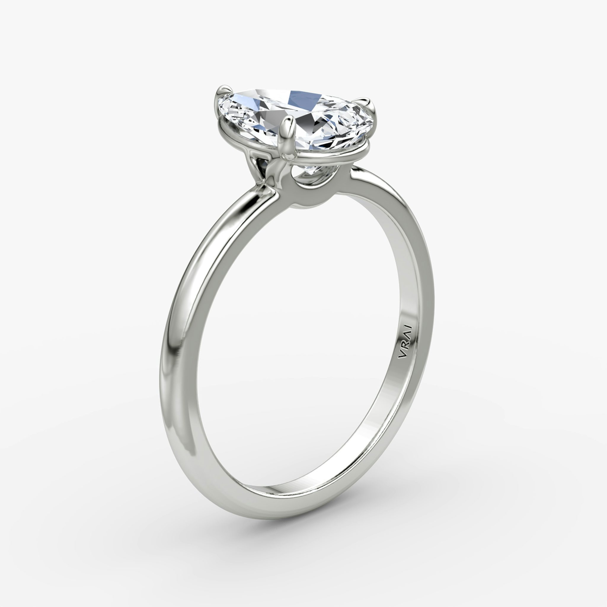 Anillo de compromiso Signature | Pera | 18k | Oro blanco | bandAccent: Simple | bandWidth: large | hiddenHalo: no | diamondOrientation: vertical | caratWeight: other