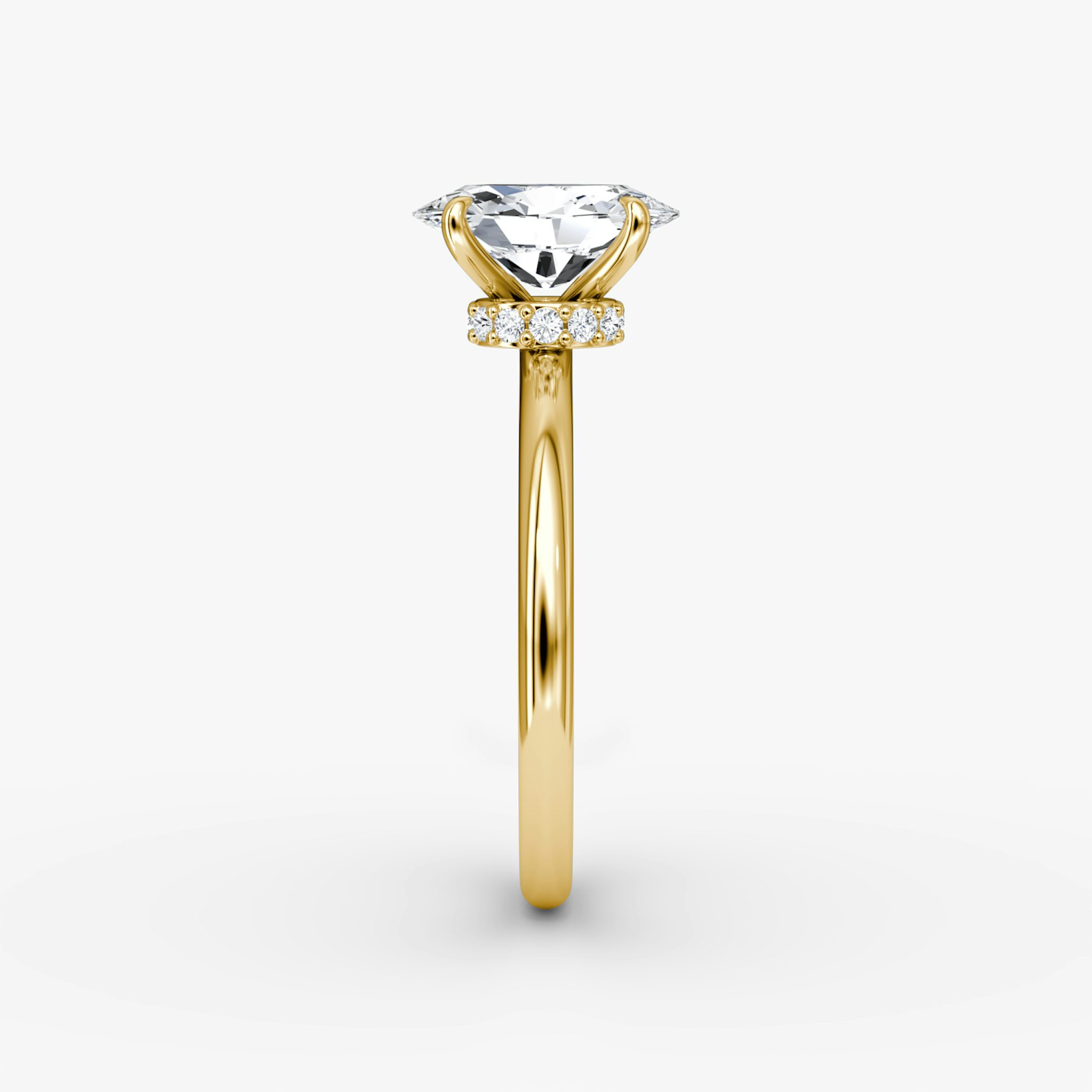 The Veiled Halo | Oval | 18k | Yellow Gold | bandAccent: Plain | diamondOrientation: vertical | caratWeight: other