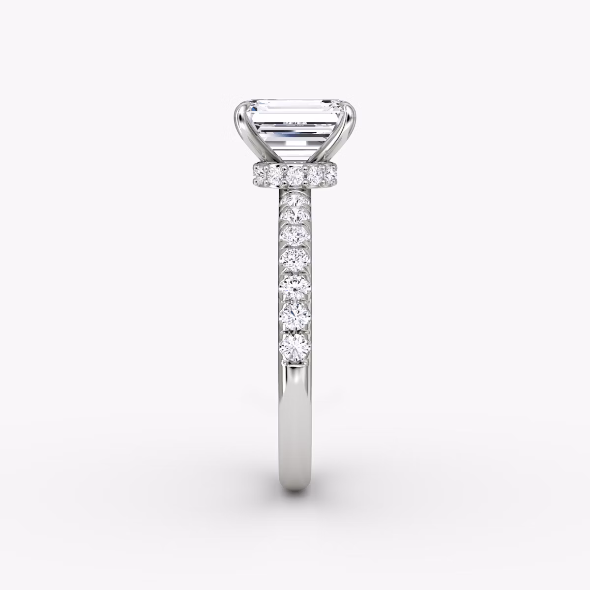 Anillo de compromiso Veiled Halo | Esmeralda | 18k | Oro blanco | bandAccent: Pavé | diamondOrientation: vertical | caratWeight: other