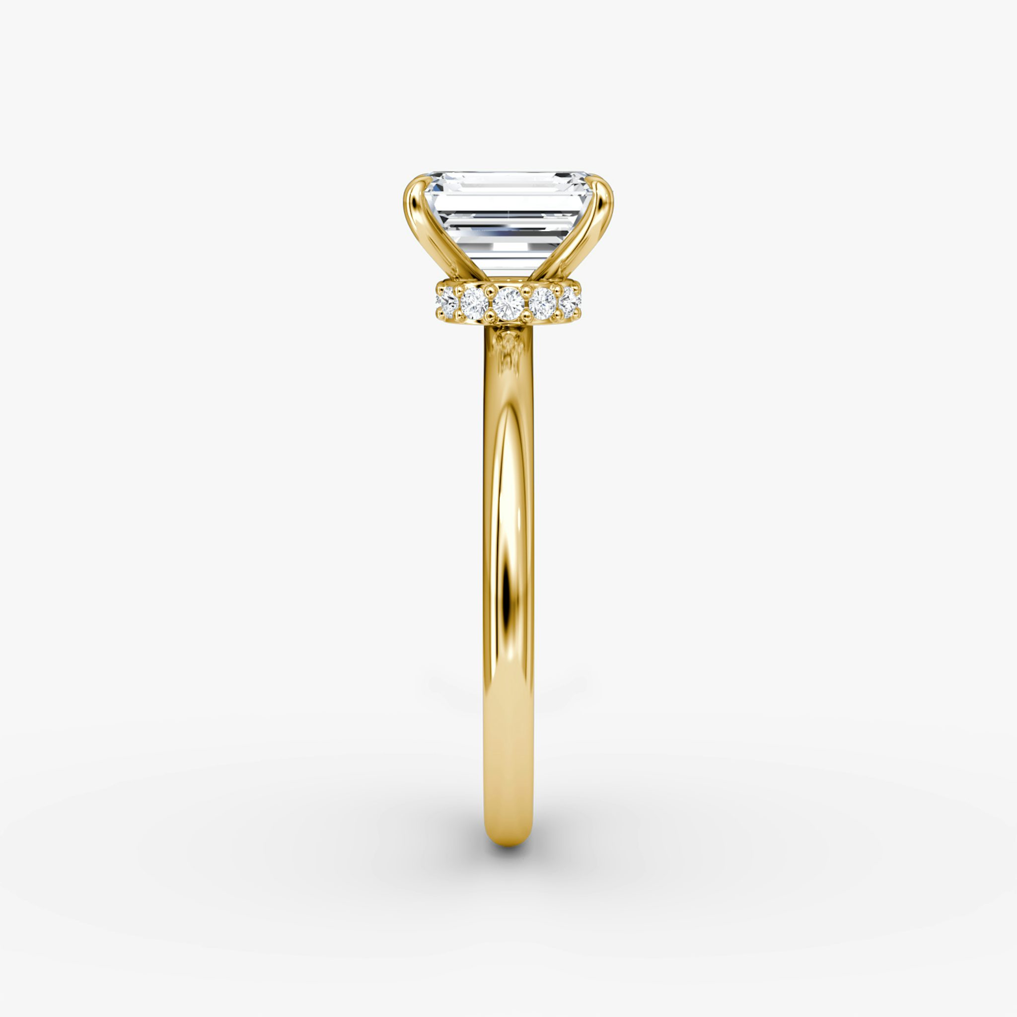 The Veiled Halo | Emerald | 18k | Yellow Gold | bandAccent: Plain | diamondOrientation: vertical | caratWeight: other