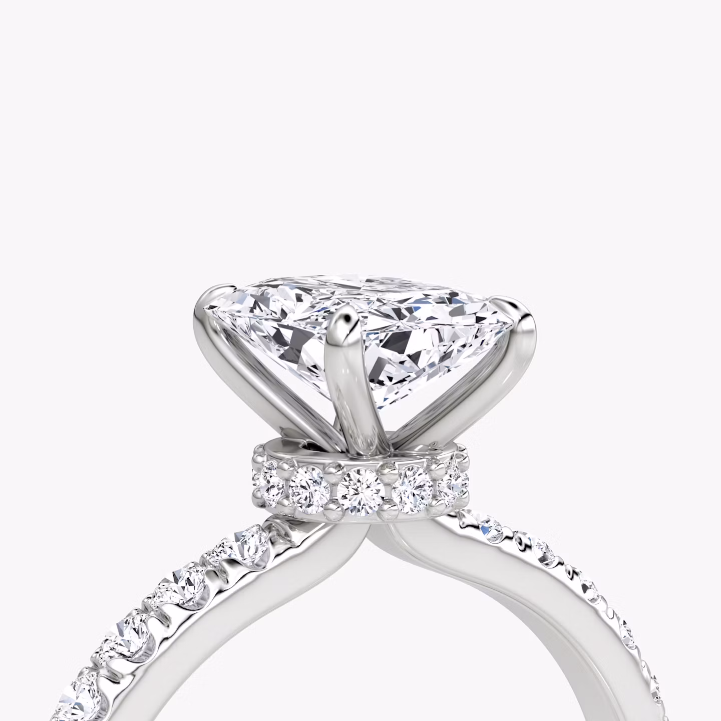 Veiled Halo | Radiant | 18k | Weißgold | bandAccent: Mit Pavé-Besatz | diamondOrientation: vertical | caratWeight: other