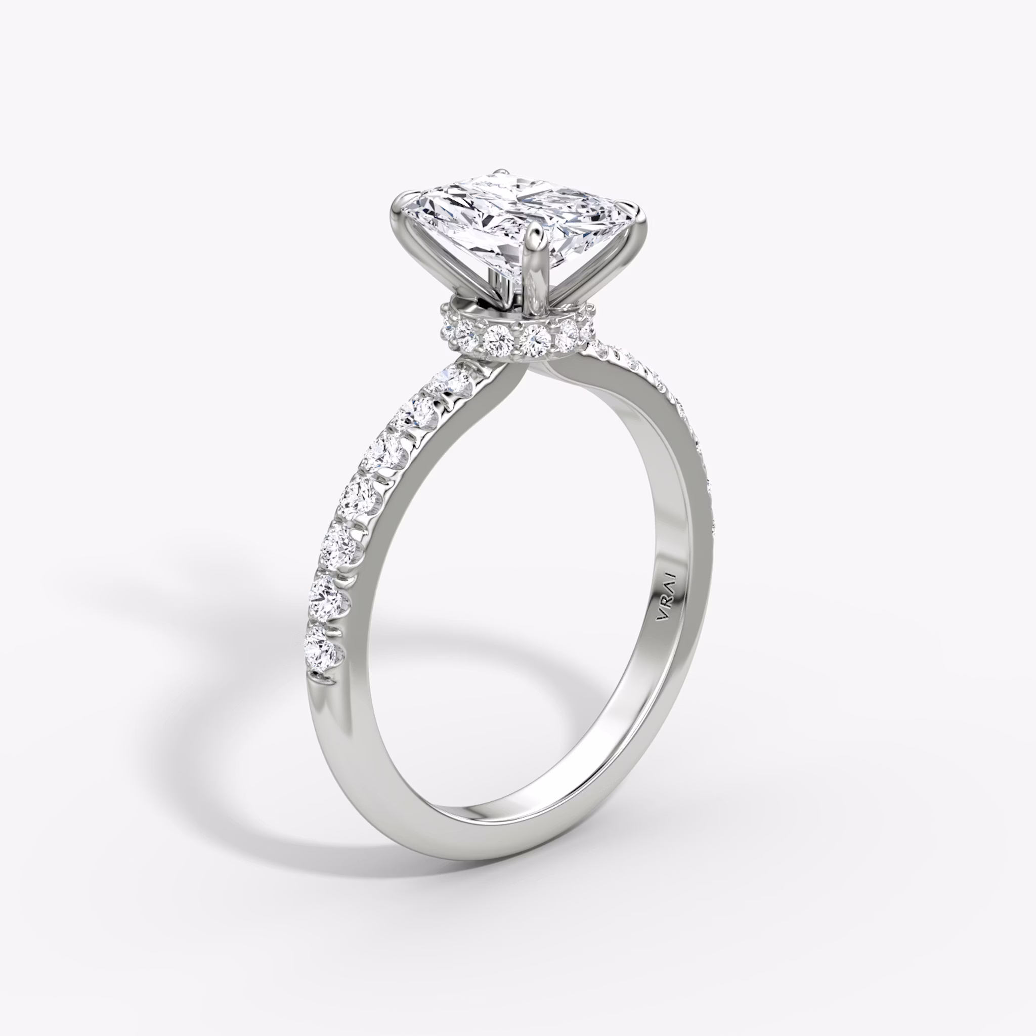 Veiled Halo | Radiant | 18k | Weißgold | bandAccent: Mit Pavé-Besatz | diamondOrientation: vertical | caratWeight: other