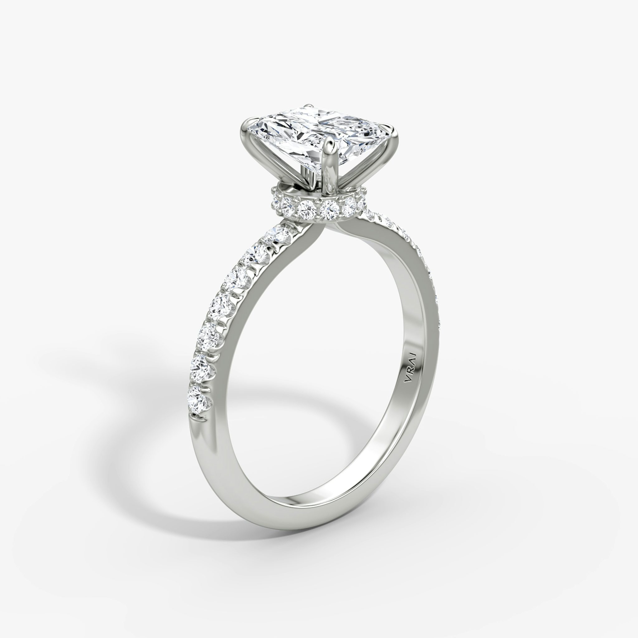 Veiled Halo | Radiant | 18k | Weißgold | bandAccent: Mit Pavé-Besatz | diamondOrientation: vertical | caratWeight: other