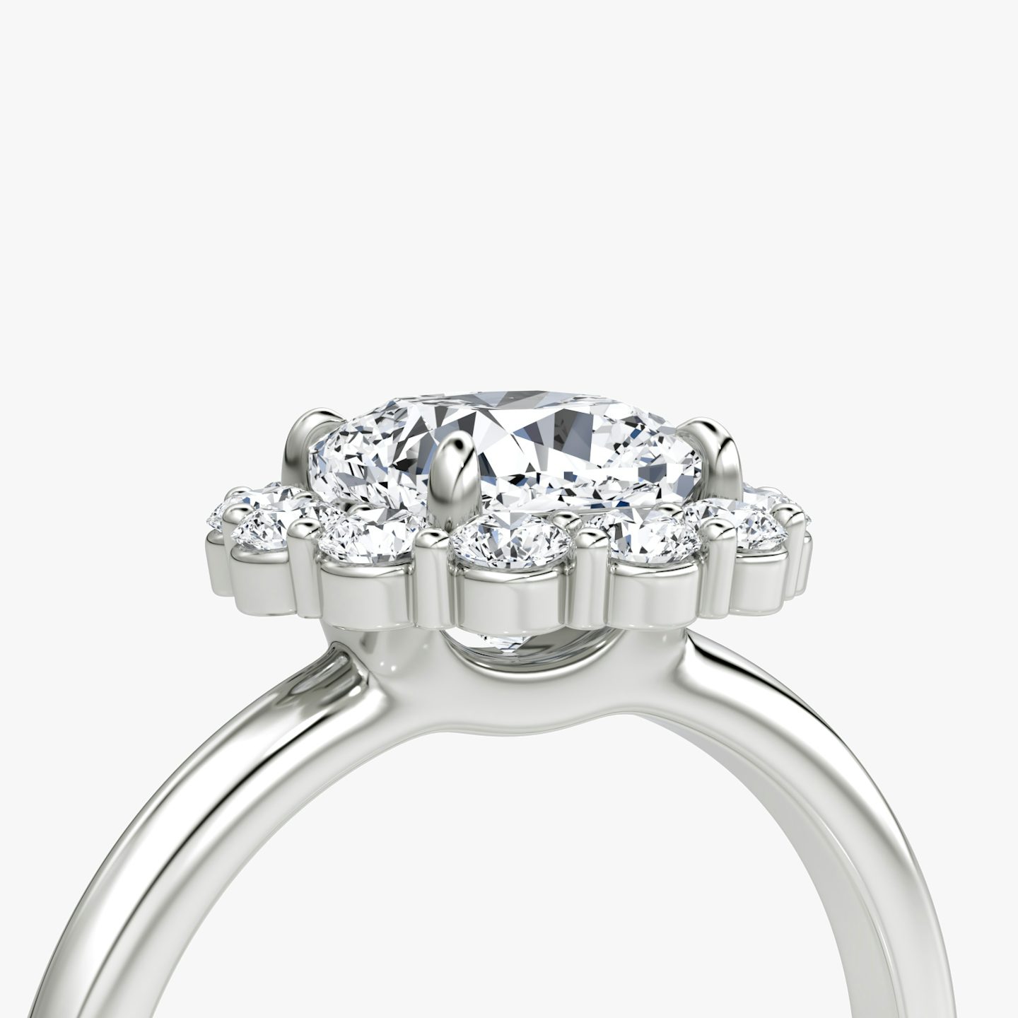 Signature Floral Halo | Cushion | Platin | bandAccent: Ohne Pavé-Besatz | diamondOrientation: vertical | caratWeight: other