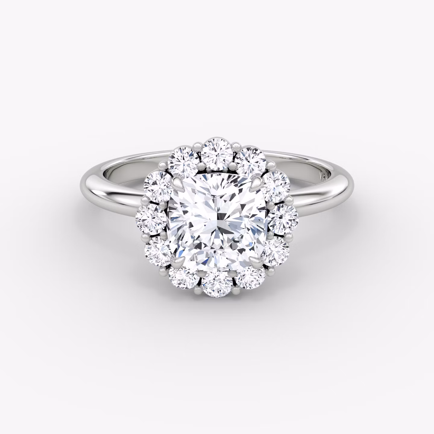 Signature Floral Halo | Cushion | Platin | bandAccent: Ohne Pavé-Besatz | diamondOrientation: vertical | caratWeight: other