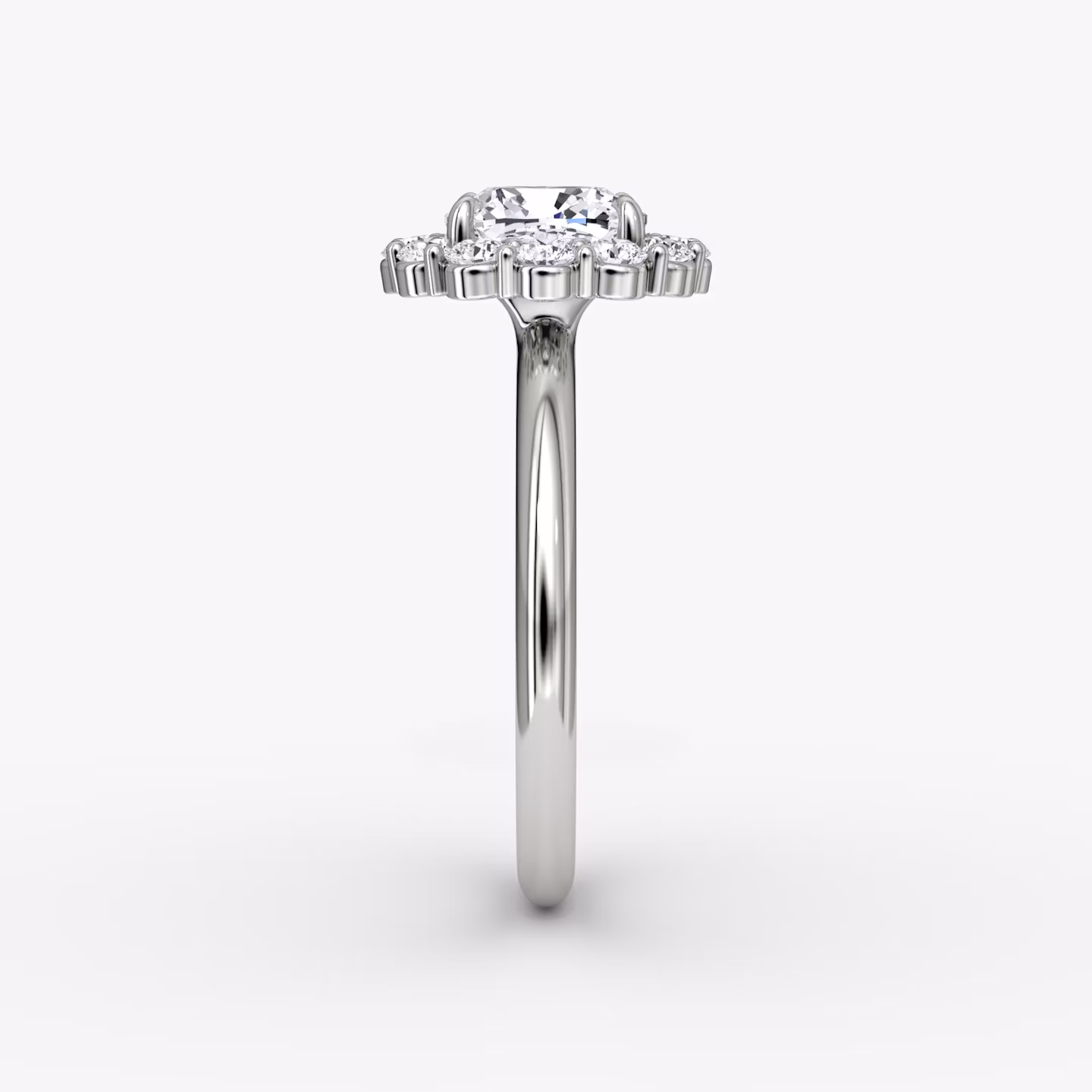 Signature Floral Halo | Cushion | Platin | bandAccent: Ohne Pavé-Besatz | diamondOrientation: vertical | caratWeight: other