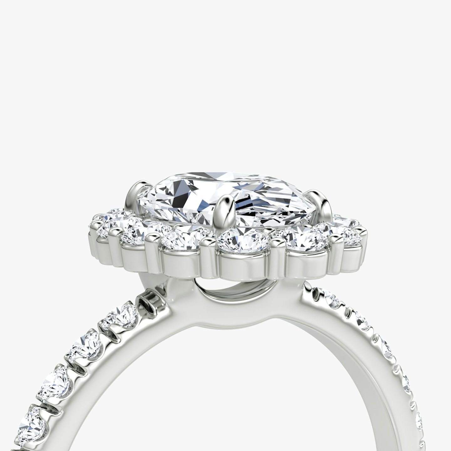 Anillo de compromiso Signature Floral Halo | Oval | 18k | Oro blanco | bandAccent: Pavé | diamondOrientation: vertical | caratWeight: other