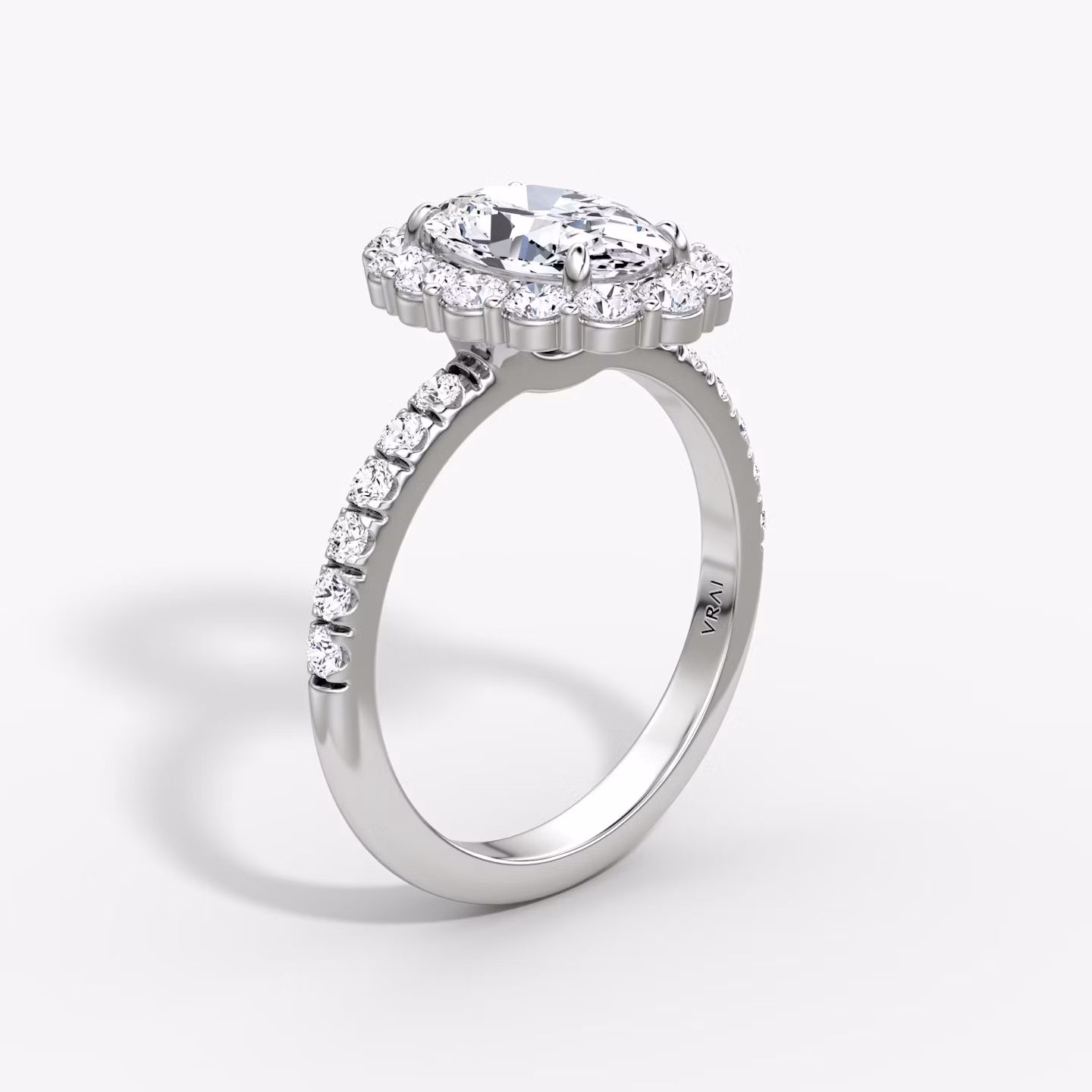 Anillo de compromiso Signature Floral Halo | Oval | 18k | Oro blanco | bandAccent: Pavé | diamondOrientation: vertical | caratWeight: other