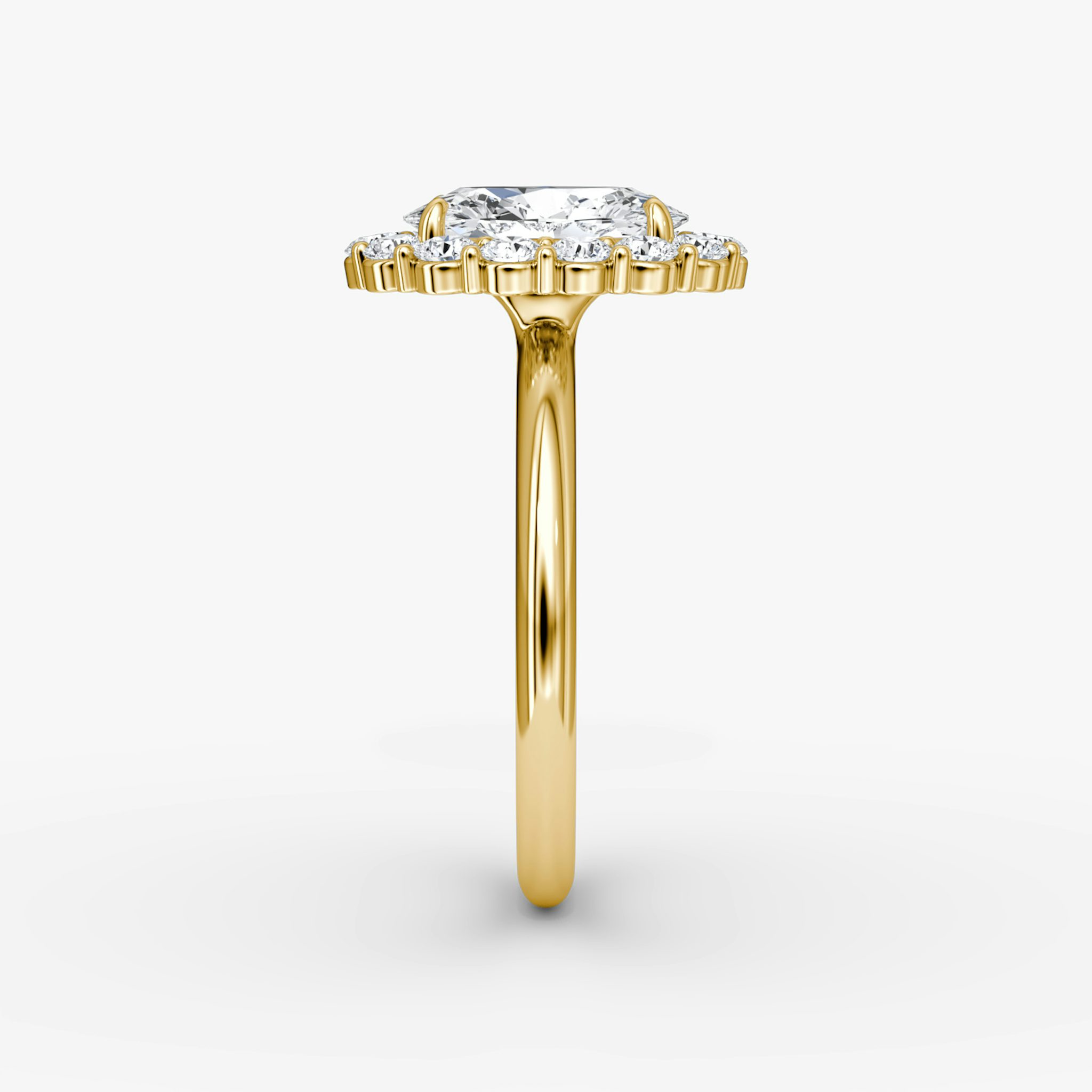 Signature Floral Halo | Oval | 18k | Gelbgold | bandAccent: Ohne Pavé-Besatz | diamondOrientation: vertical | caratWeight: other