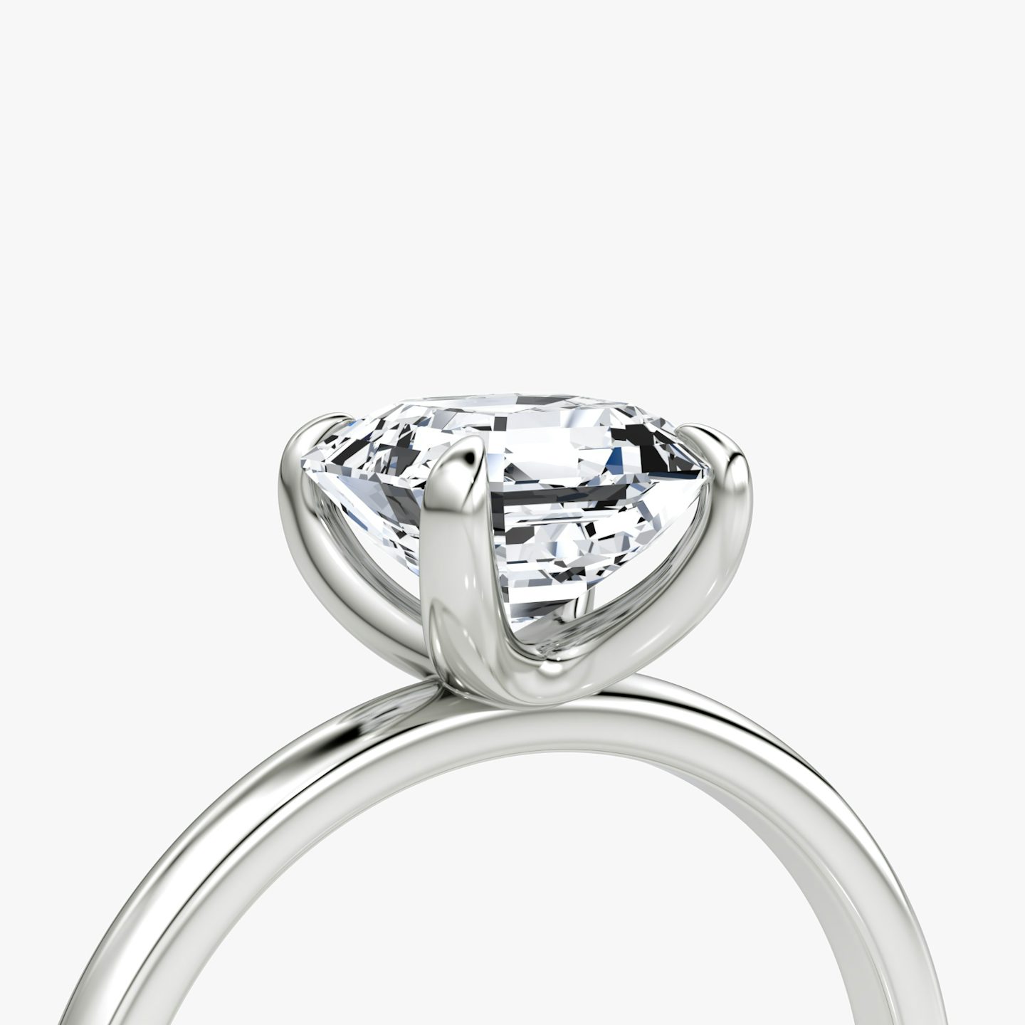 Anillo de compromiso Classic | Asscher | Platino | bandAccent: Simple | bandWidth: standard | diamondOrientation: vertical | caratWeight: other