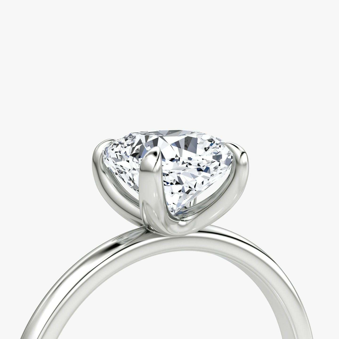 Anillo de compromiso Classic | Cojín | Platino | bandAccent: Simple | bandWidth: standard | diamondOrientation: vertical | caratWeight: other