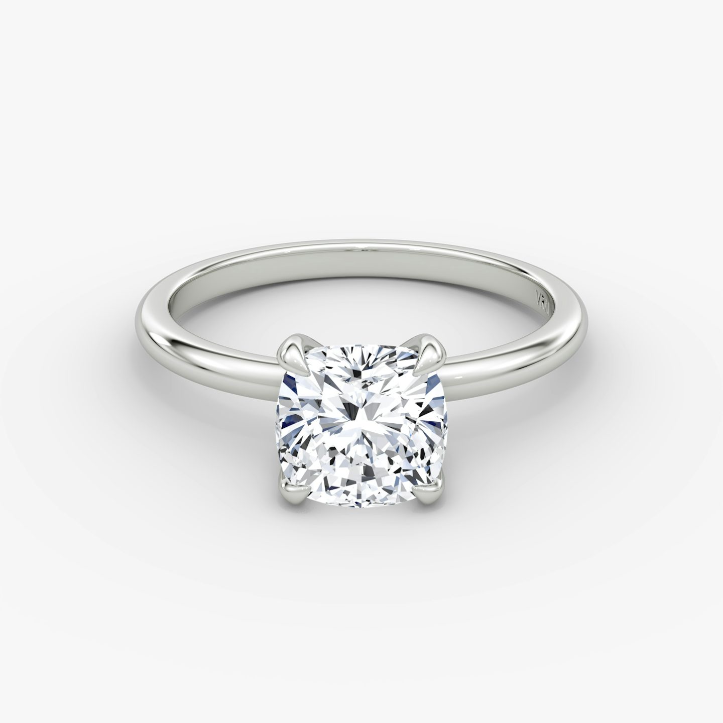 Anillo de compromiso Classic | Cojín | Platino | bandAccent: Simple | bandWidth: standard | diamondOrientation: vertical | caratWeight: other