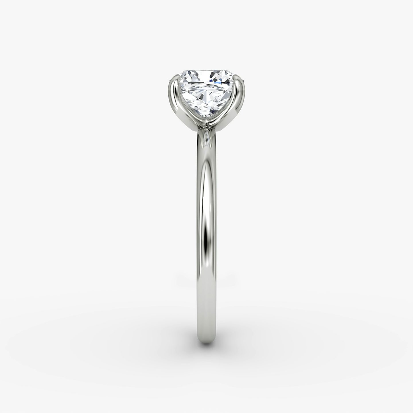 Anillo de compromiso Classic | Cojín | Platino | bandAccent: Simple | bandWidth: standard | diamondOrientation: vertical | caratWeight: other