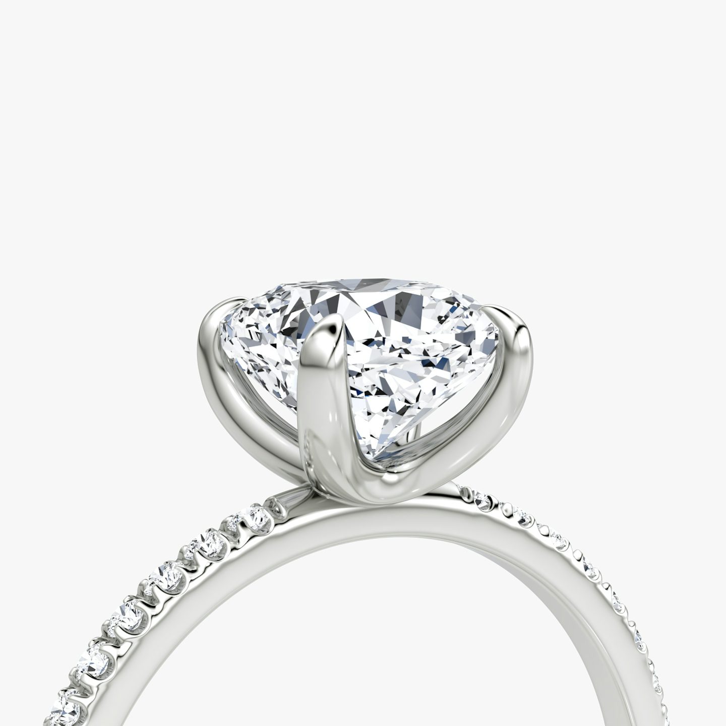 Anillo de compromiso Classic | Cojín | 18k | Oro blanco | bandAccent: Pavé | bandWidth: standard | diamondOrientation: vertical | caratWeight: other