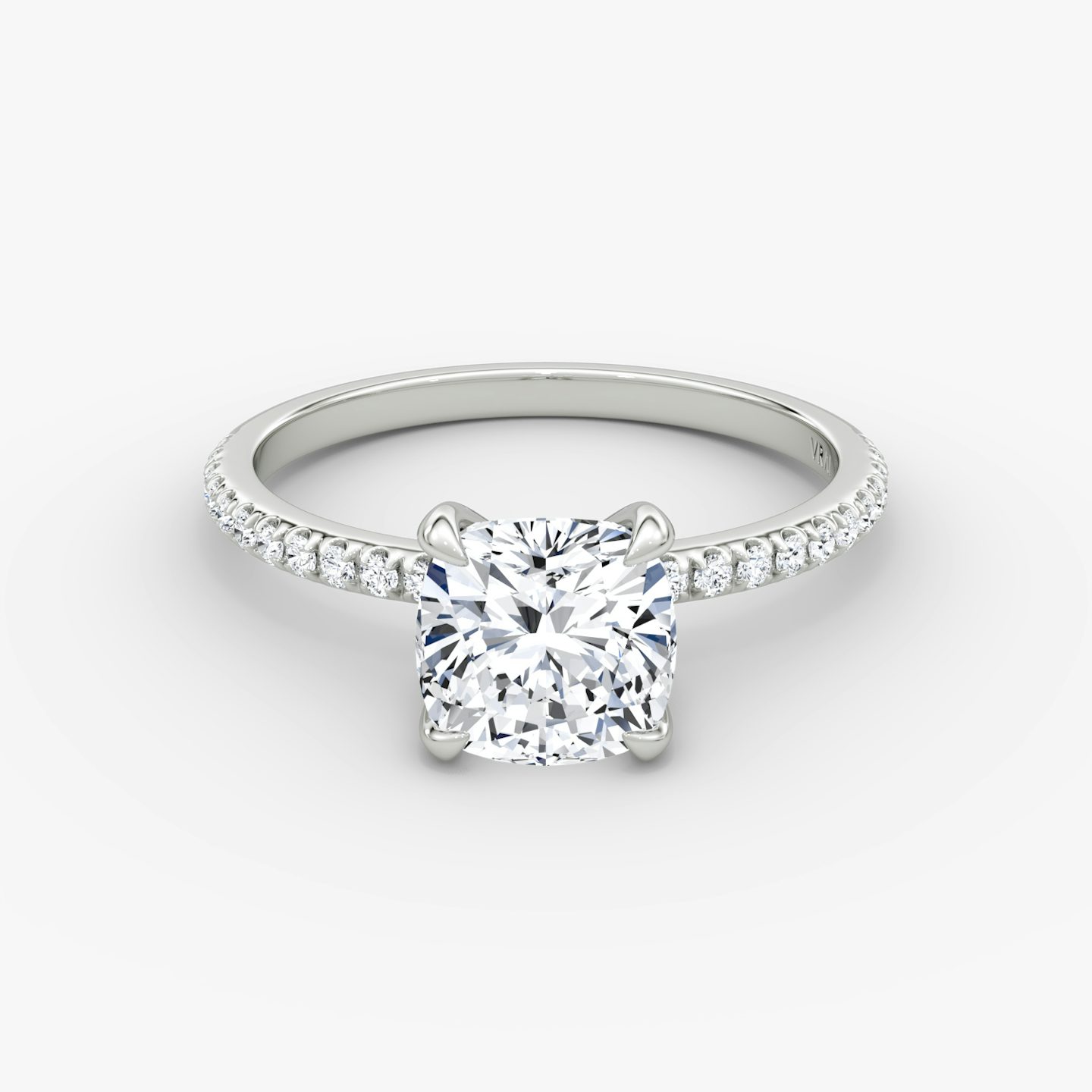 Anillo de compromiso Classic | Cojín | 18k | Oro blanco | bandAccent: Pavé | bandWidth: standard | diamondOrientation: vertical | caratWeight: other