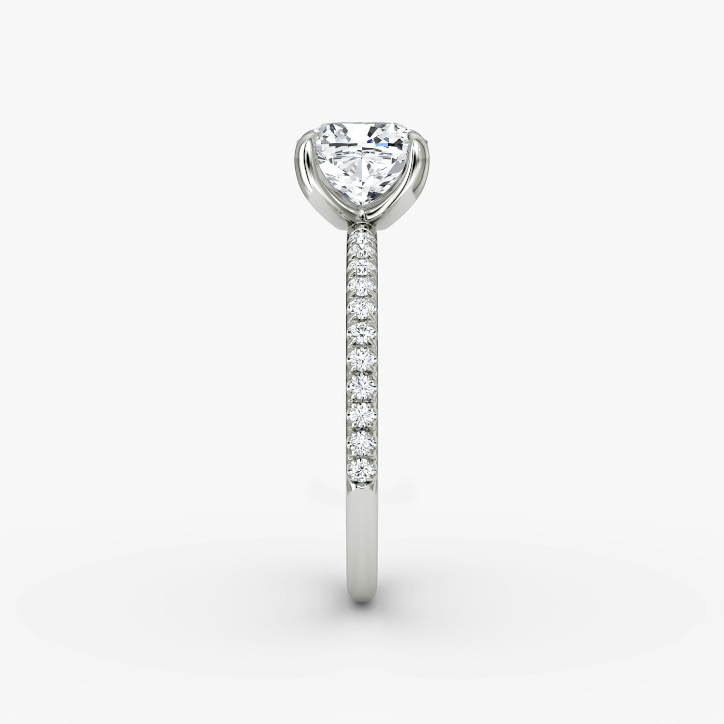 Anillo de compromiso Classic | Cojín | 18k | Oro blanco | bandAccent: Pavé | bandWidth: standard | diamondOrientation: vertical | caratWeight: other
