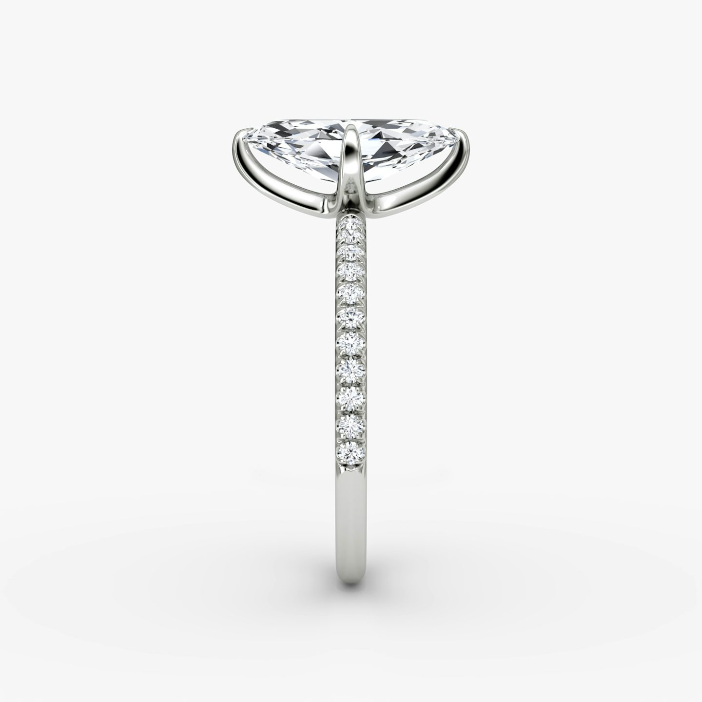 Anillo de compromiso Classic | Marquise | 18k | Oro blanco | bandAccent: Pavé | bandWidth: standard | diamondOrientation: vertical | caratWeight: other