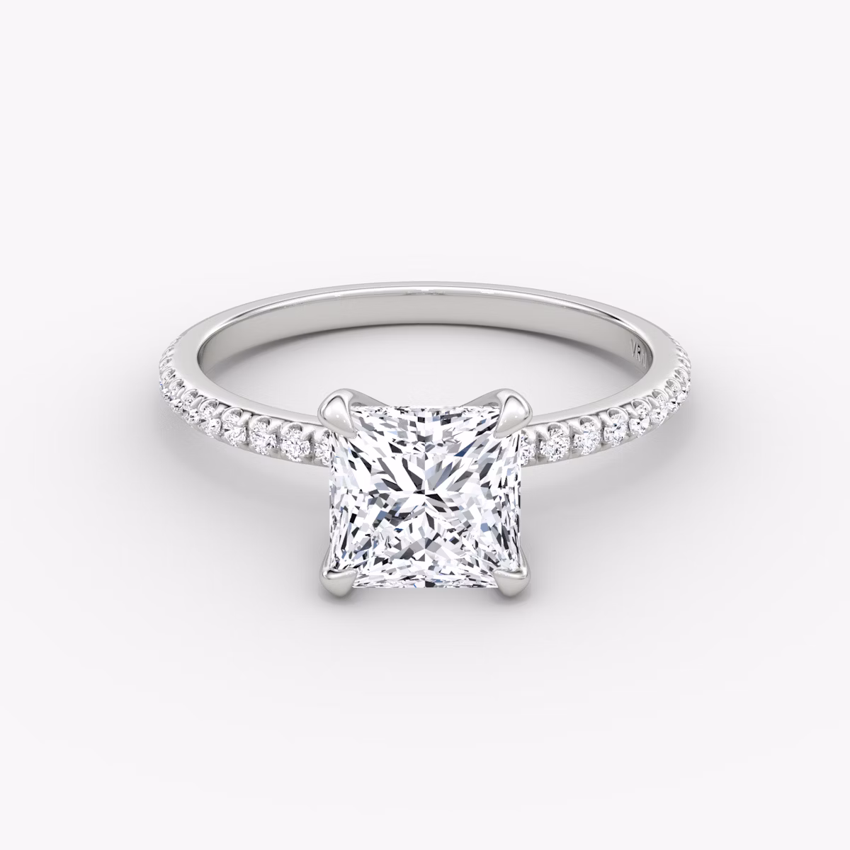 Classic | Princess | Platin | bandAccent: Mit Pavé-Besatz | bandWidth: standard | diamondOrientation: vertical | caratWeight: other